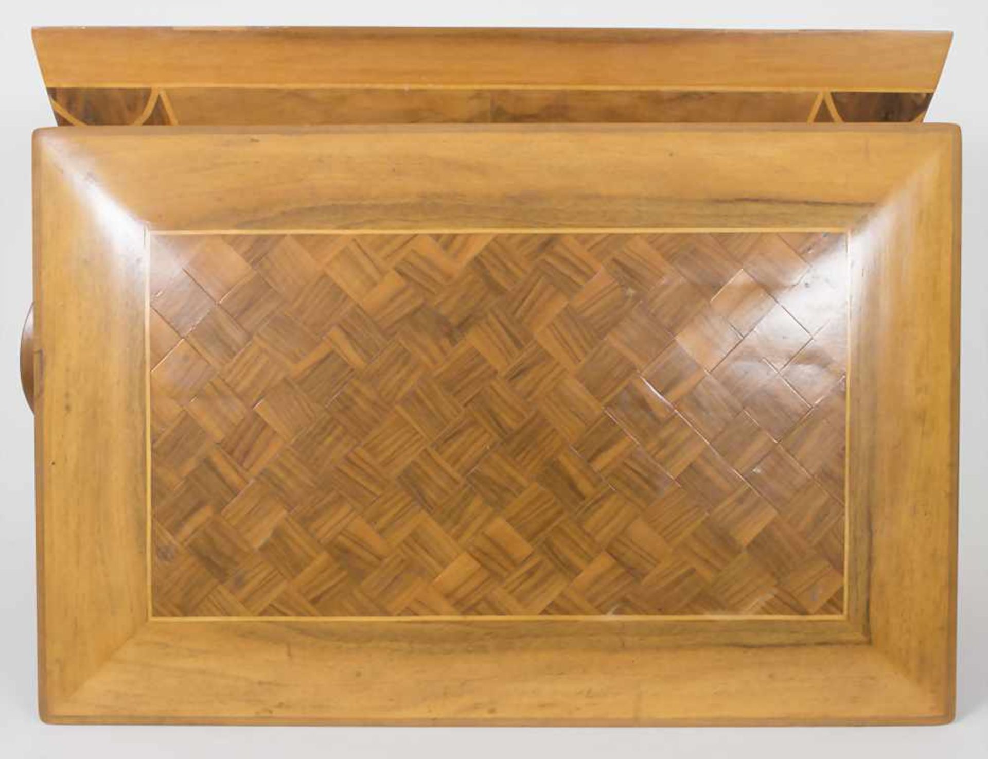Biedermeier-Wäschetruhe / A linen chest, süddeutsch, um 1840Bombierter rechteckiger Korpus mit - Bild 9 aus 19