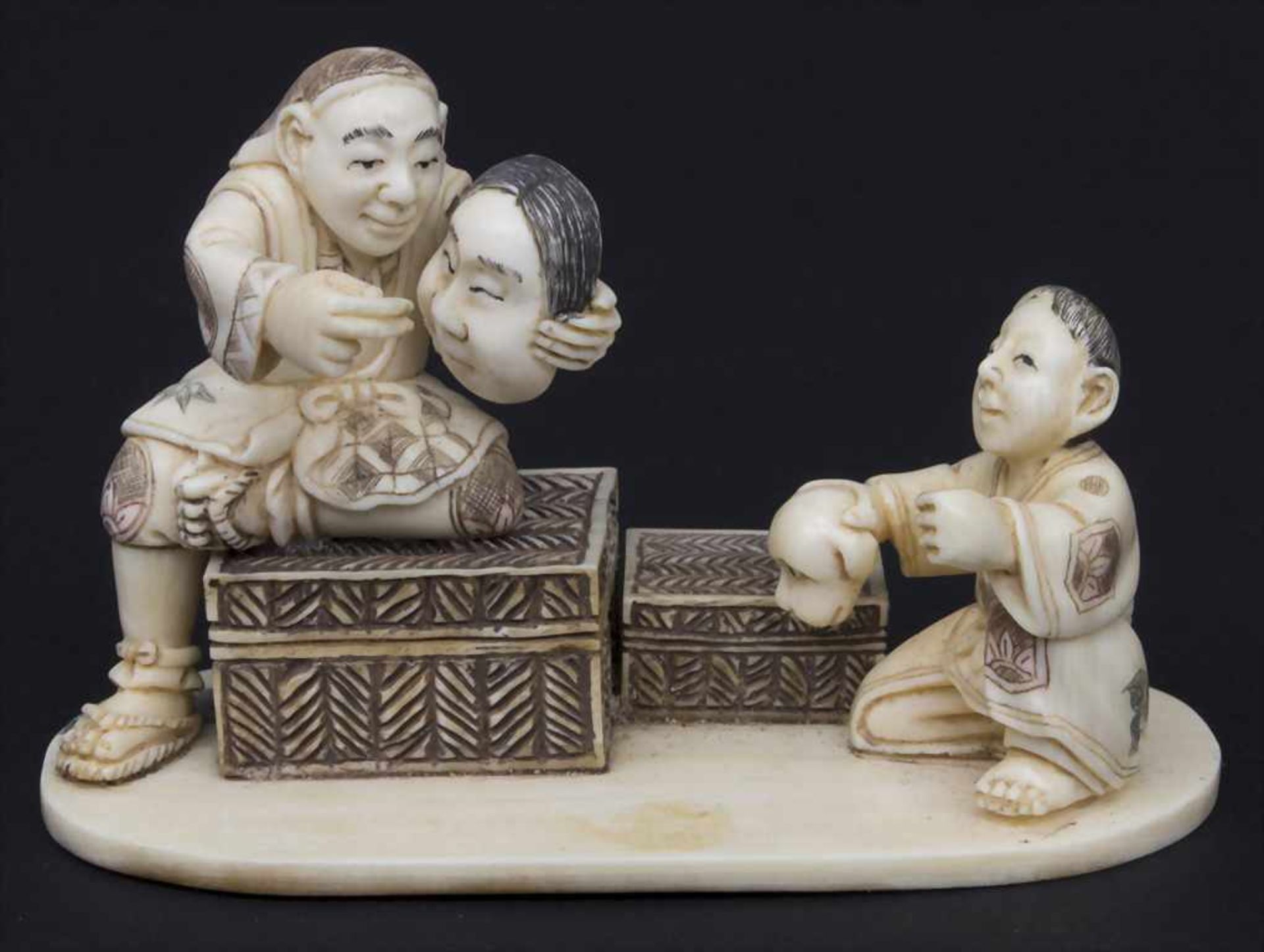Figurengruppe 'Vater und Sohn' / A figural group 'Father and son', Japan, um 1900Material:
