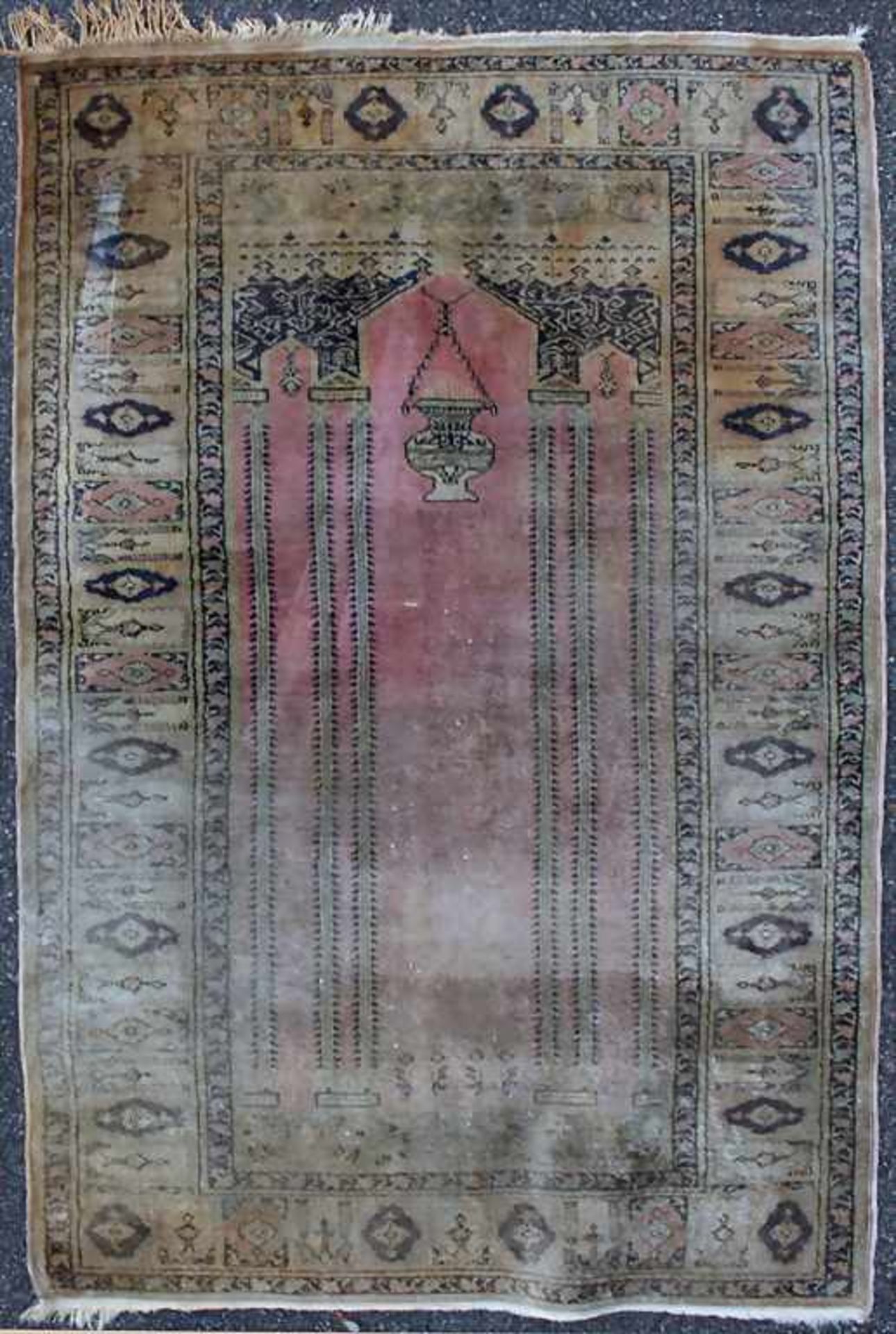 Gebetsteppich / A prayer rugMaterial: Seide auf Seide / Baumwolle,Maße: 134 x 88 cm, Zustand: