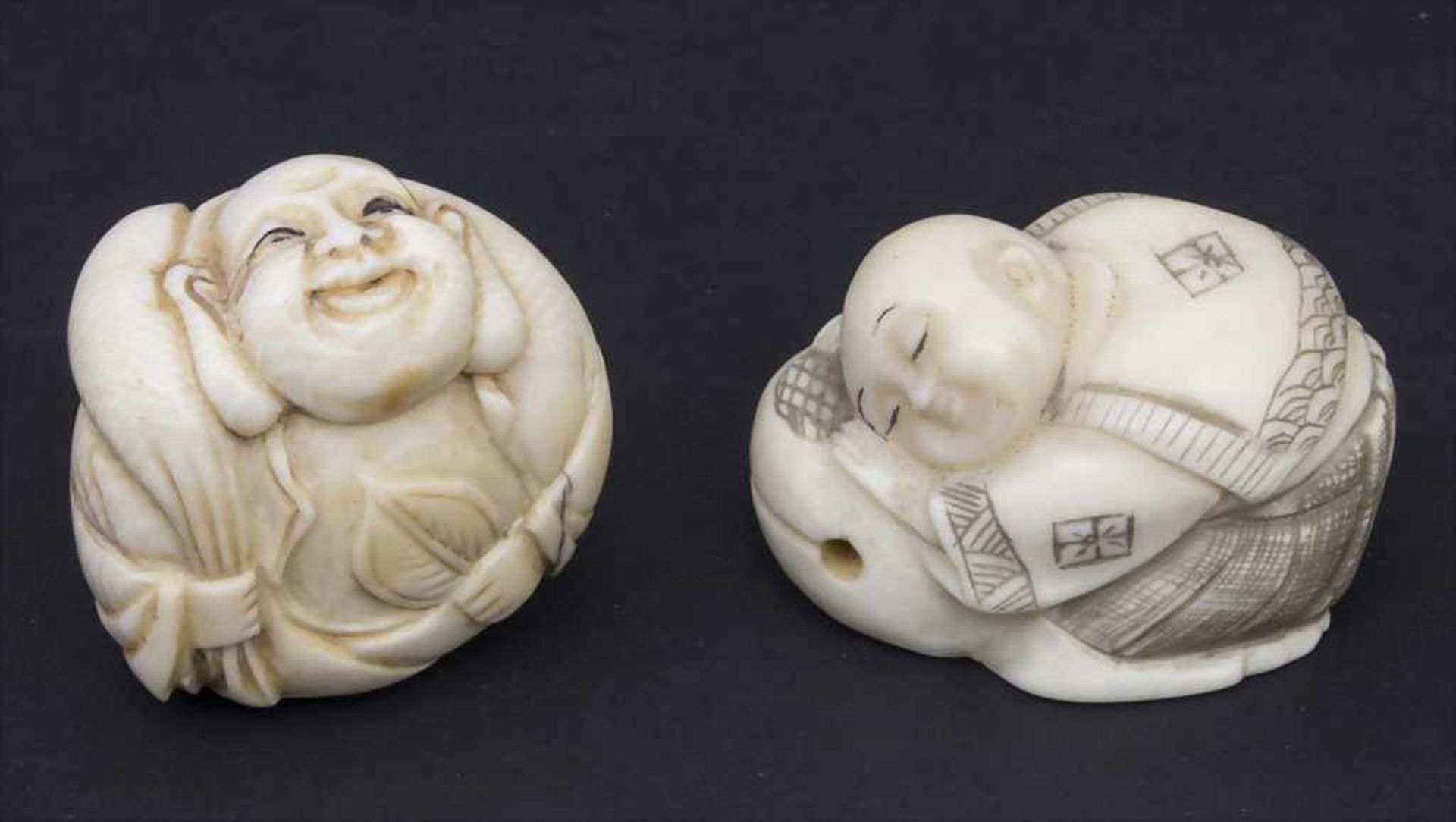 2 Netsuke 'Buddha' / 2 Netsukes 'Buddha', Japan, um 1900Material: Elfenbein, geschnitzt,