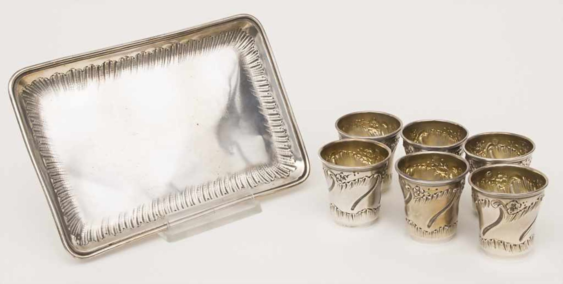 6 Schnapsbecher und Tablett in Schatulle / 6 silver cups and tray with case, Henry Soufflot,