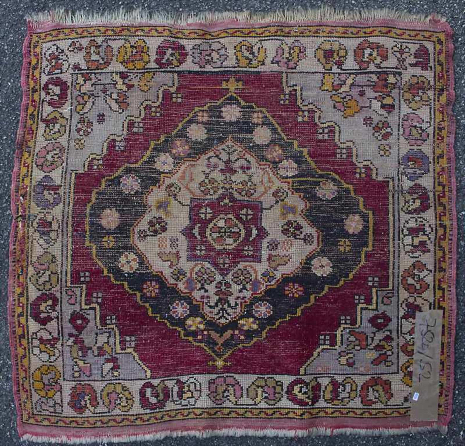Kaukasischer Teppich / A caucasian carpetMaterial: Wolle auf Wolle, Maße: 80 x 78 cm, Zustand: gut - Bild 4 aus 7