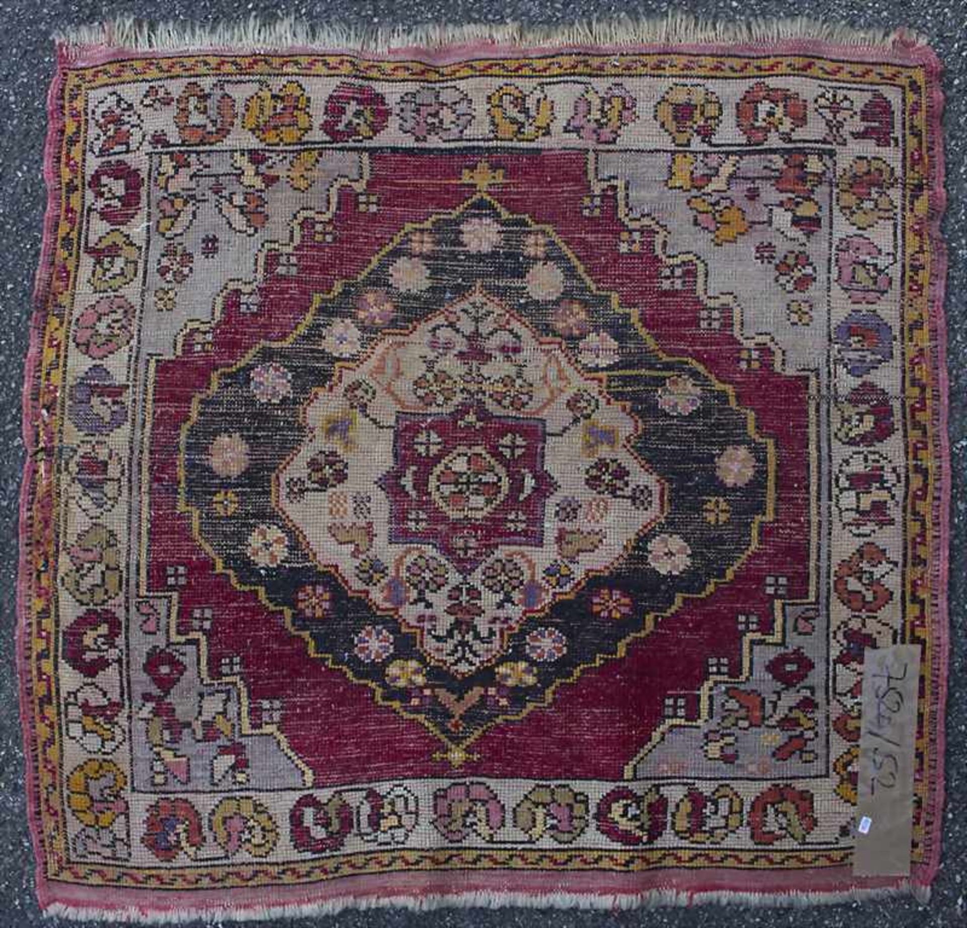 Kaukasischer Teppich / A caucasian carpetMaterial: Wolle auf Wolle, Maße: 80 x 78 cm, Zustand: gut - Image 5 of 7