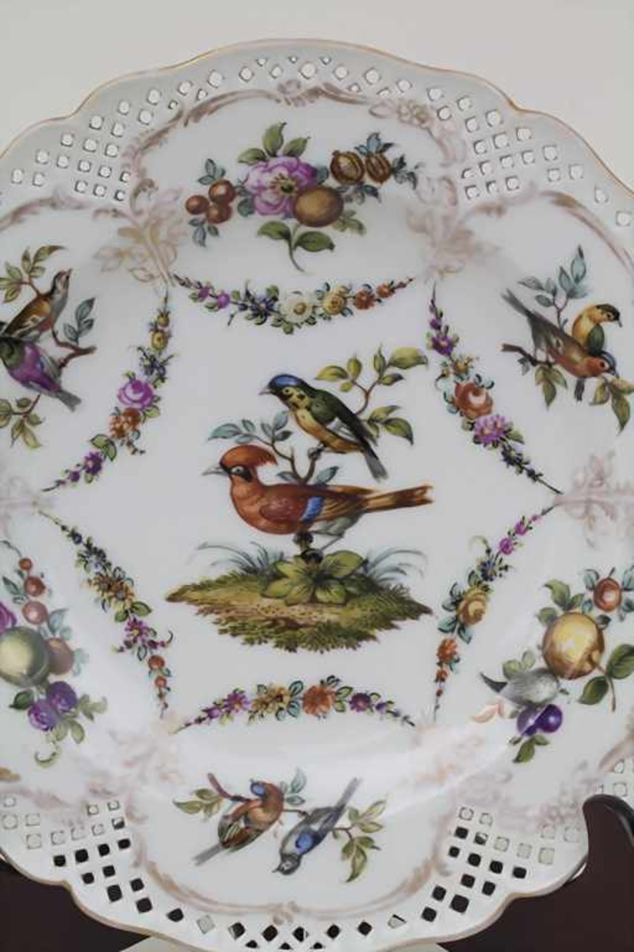 Korbrandteller mit Vogeldekor / A basket rim plate with birds, KPM, Berlin, um 1900Material: - Image 4 of 4