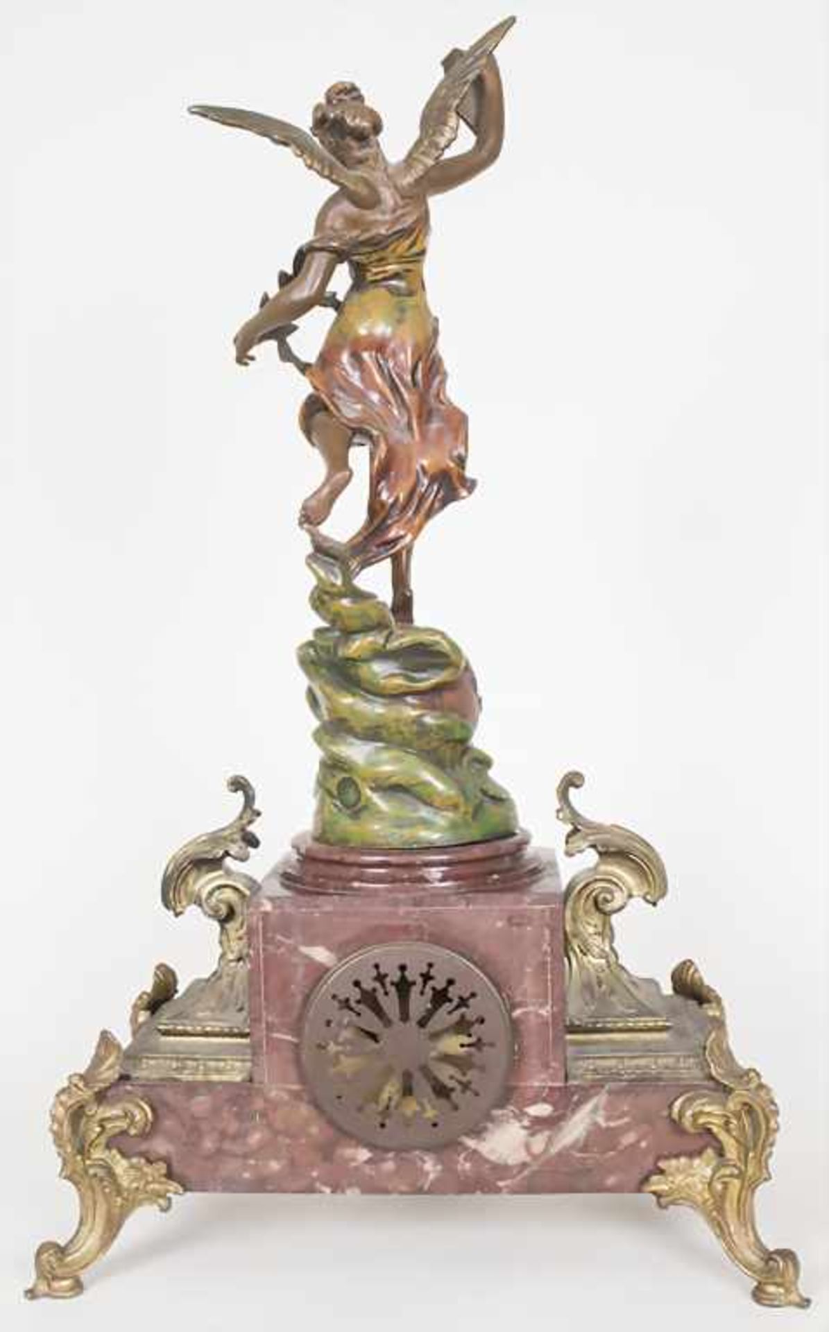 Pendule Siegesgöttin, Napoleon III, Paris, um 1900Gehäuse: Metall polychrom gefaßt,Uhrwerk: - Image 3 of 10