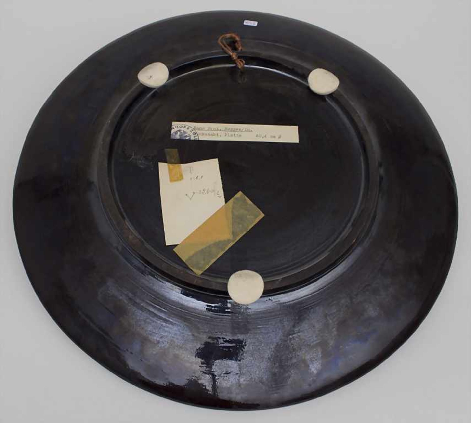 Hans Erni (1909-2015), Wandteller 'Weiblicher Akt' / A wall plate 'female nude'Material: Keramik, - Image 3 of 4