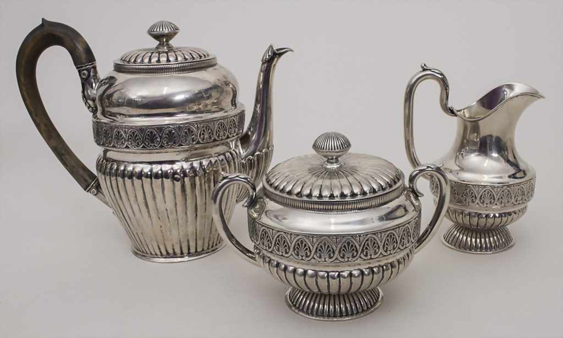 Teekern / A tea set, Range, Kassel / Cassel, um 1860-1870Set bestehend aus: Kanne, Zuckerdose und