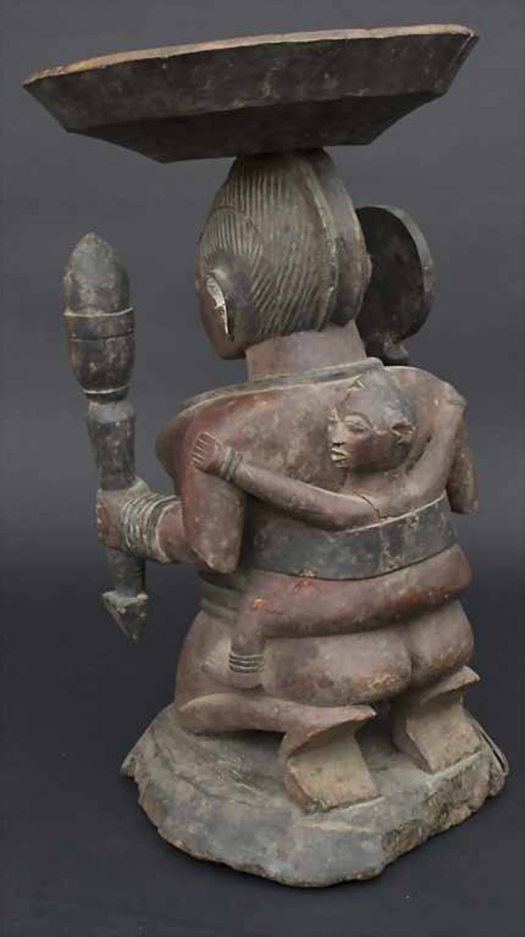 Karyatidenhocker eines Würdenträgers, Yoruba, NigeriaMaterial: Holz, rötlich braune und schwarze - Image 3 of 4
