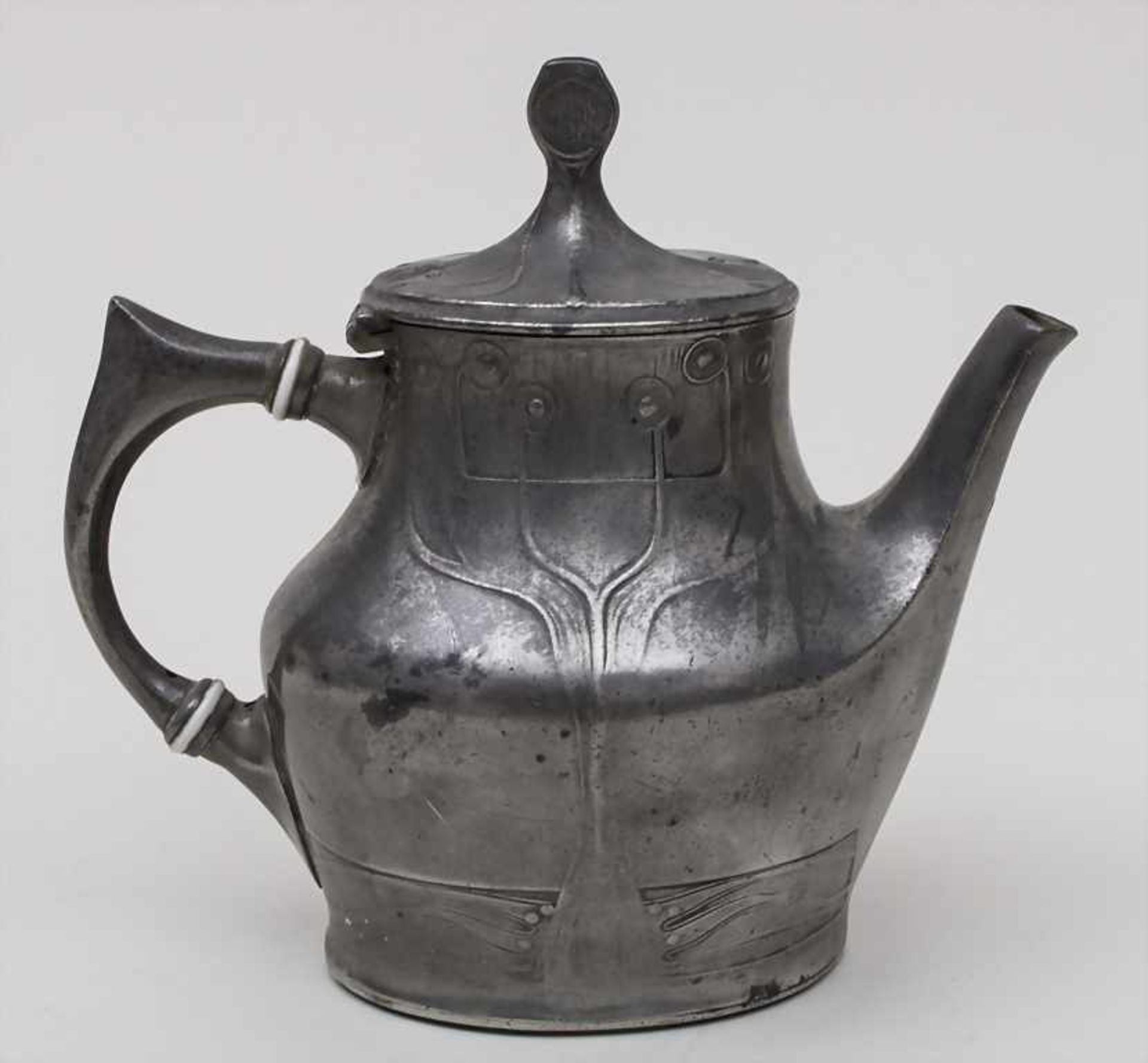 Jugendstil Teekanne / An Art Nouveau tea pot, J.P. Kayser, Krefeld, um 1905Material: Zinn,Marke: - Bild 2 aus 3