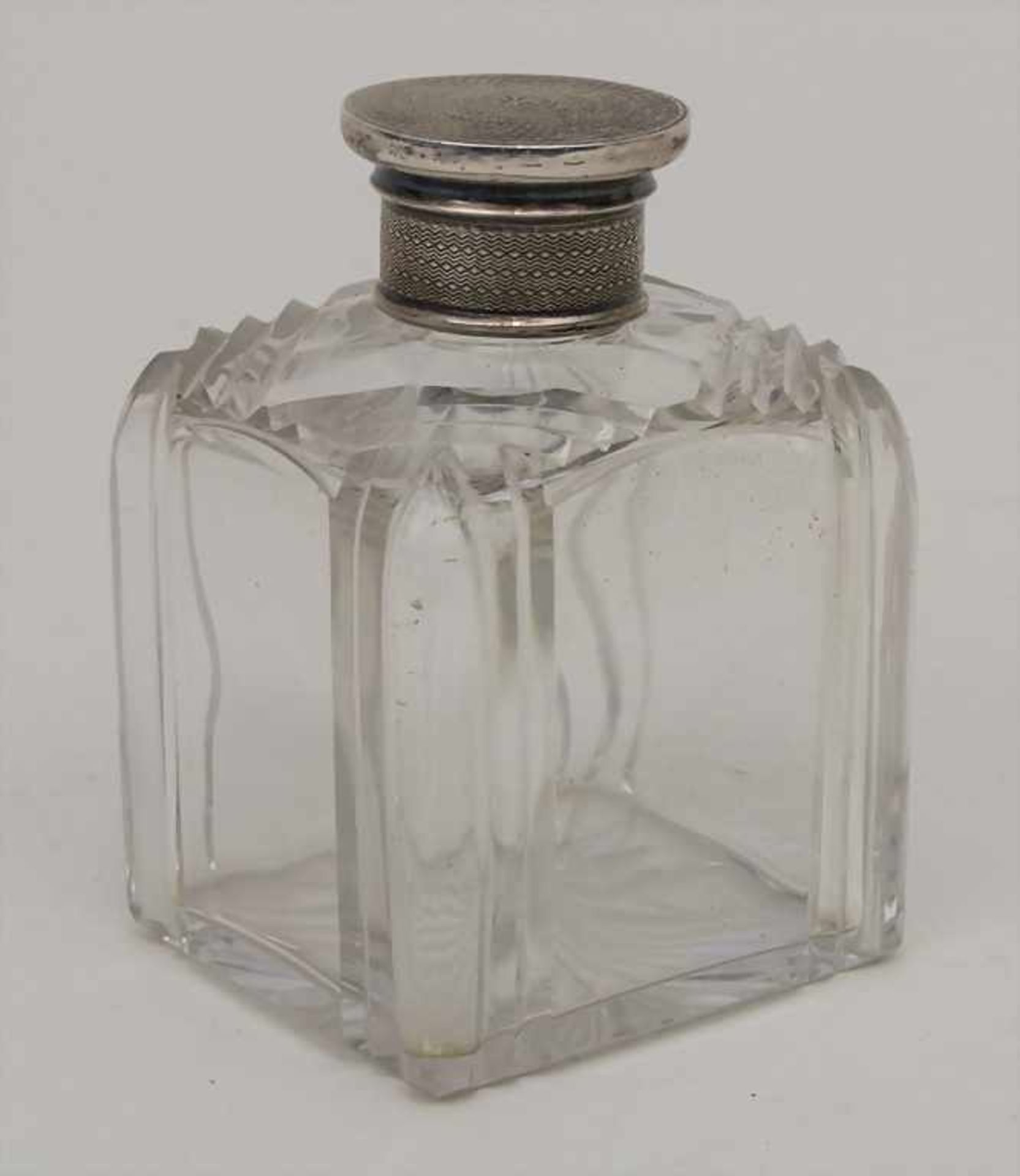 Parfümflakon / A perfume bottle, um 1900Material: Kristallglas, geschliffen, Innenstöpsel,