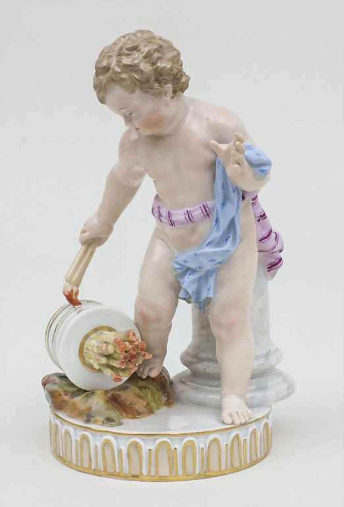 Putto mit Lunte / A Boy With A Fuze, Meissen, ca. 1860Material: Porzellan, bemalt und glasiert, - Bild 2 aus 5