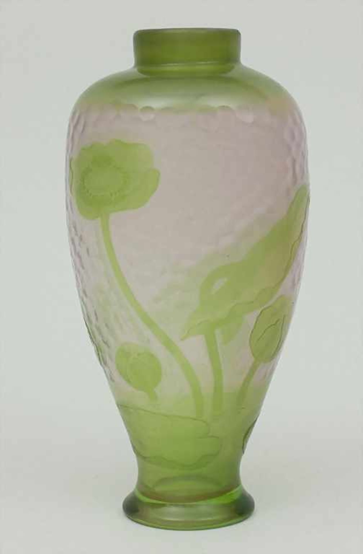 Jugendstil-Vase, Daum Frères, Nancy, um 1900durchsichtiges Glas, zartgrün überfangen, umlaufend - Bild 2 aus 5