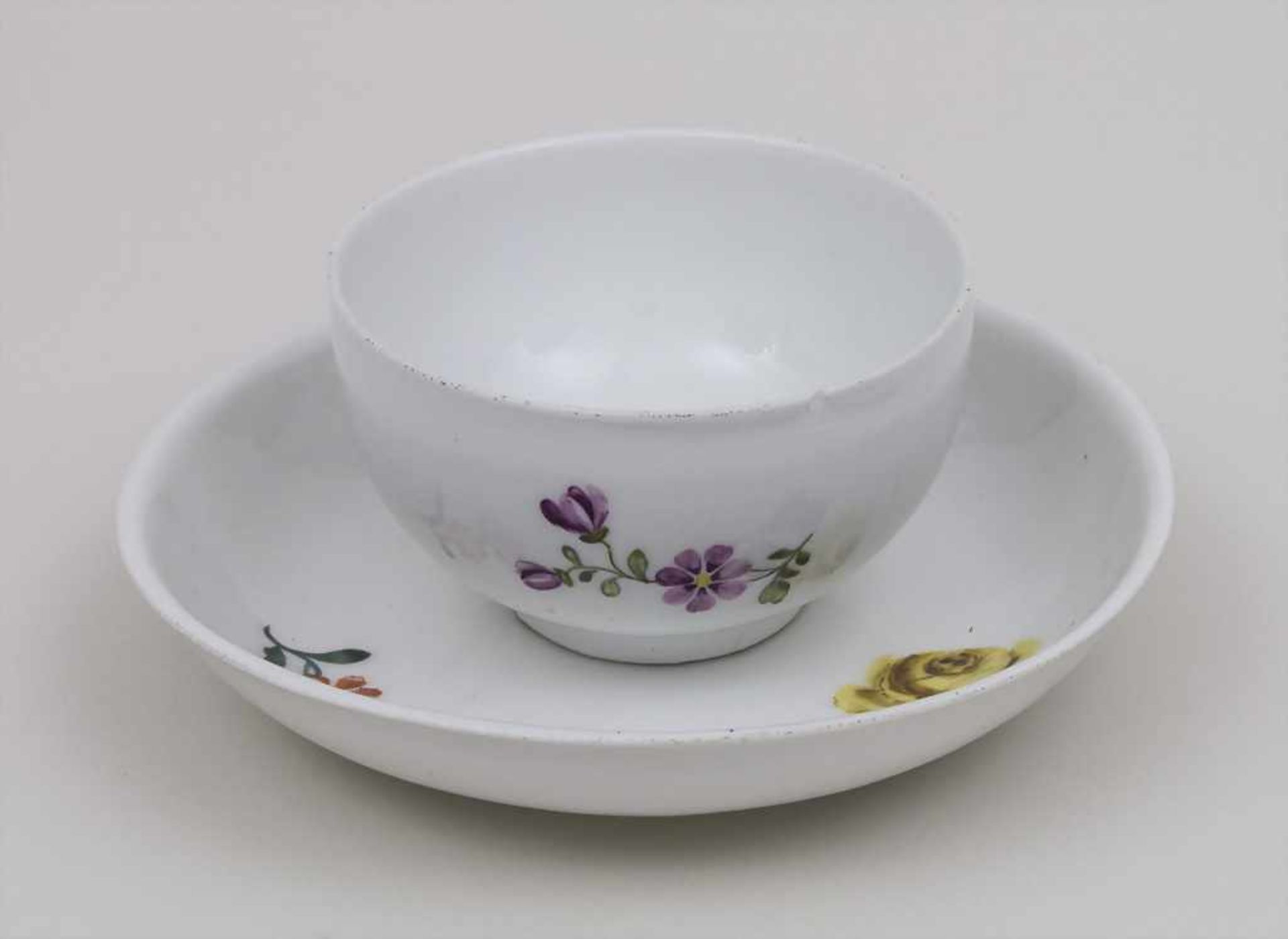 Koppchen mit Unterschale / A cup with saucer, Meissen, um 1760Material: Porzellan, weiß, polychrom - Image 2 of 3