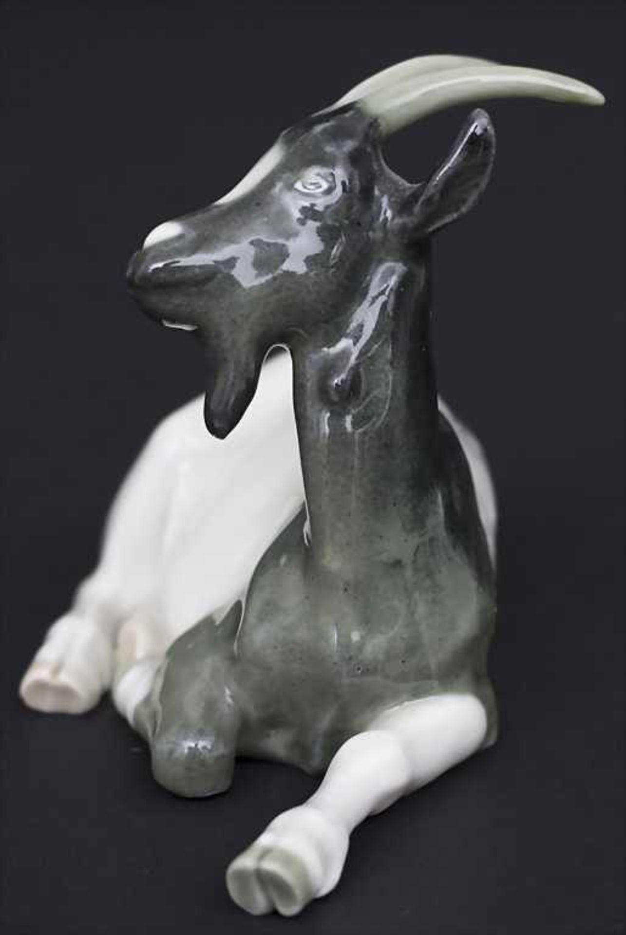 Jugendstil-Tierfigur 'liegender Ziegenbock' / An Art Nouveau animal figure of a reclining goat, - Image 4 of 6