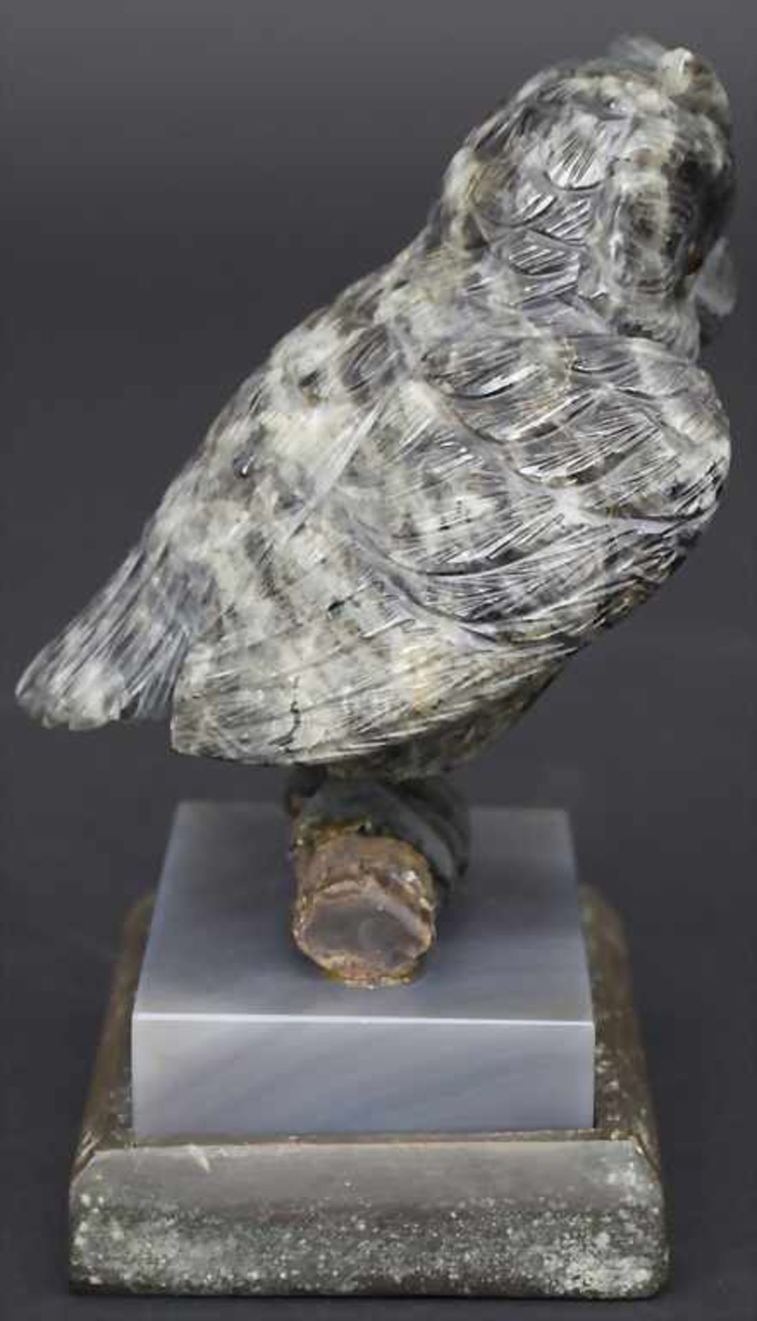 Labradorit-Schnitzerei 'Eule' / A labradorite carving 'Owl'Material: Labradorit, geschnitzt, auf - Bild 4 aus 5