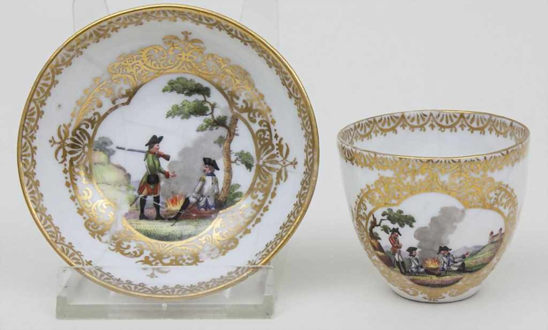 Mokkatasse u. UT mit Soldaten- u. Batailleszenen (Preussen) / Cup And Saucers With Military Scenes