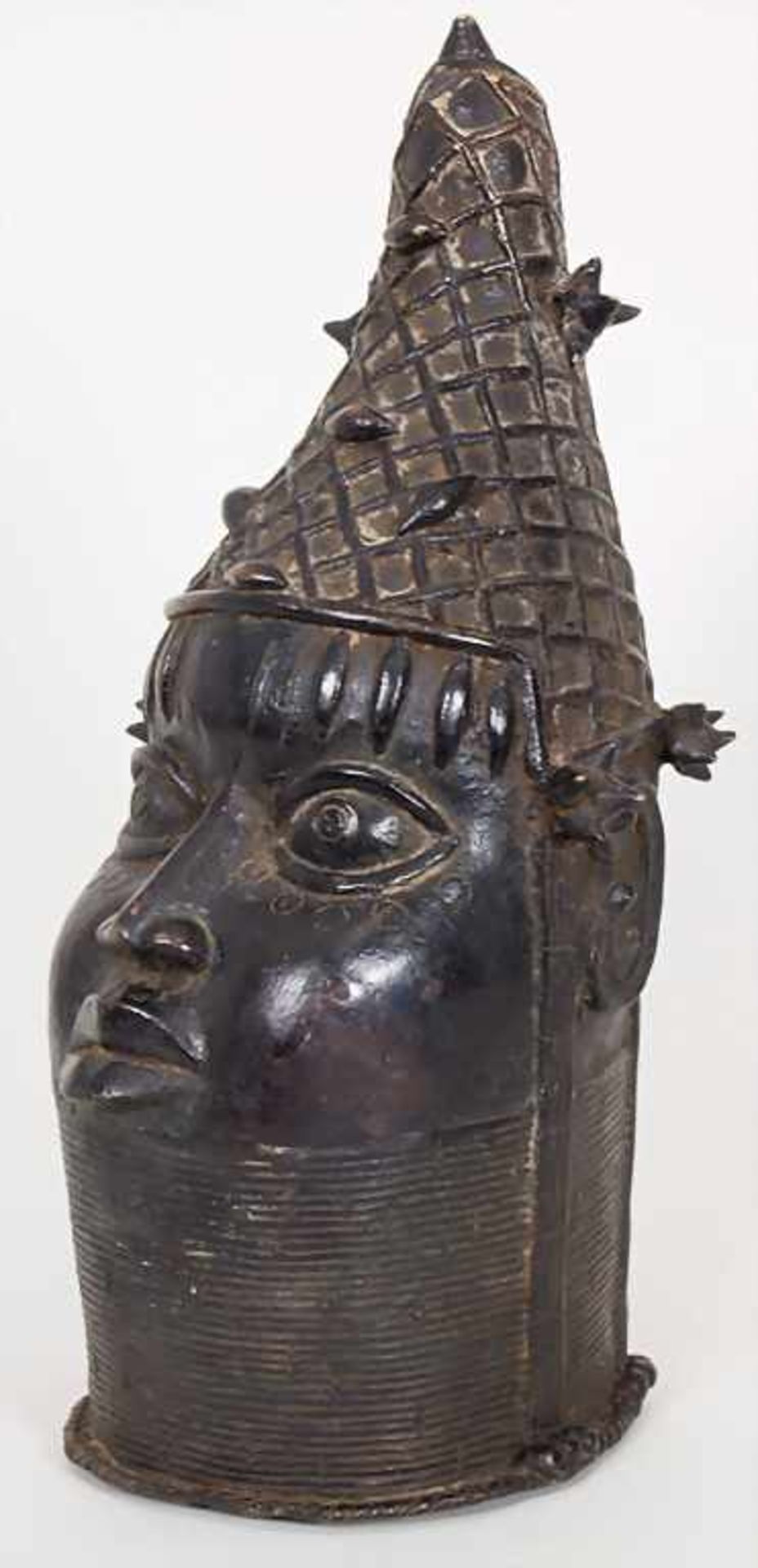Gedenkkopf, Benin, Nigeria 2. Hälfte 20. Jh.Material: Bronze, braun patiniert,Höhe: 44 cm,Zustand:
