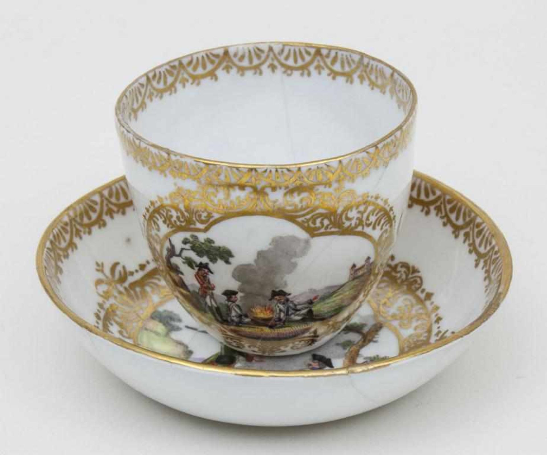 Mokkatasse u. UT mit Soldaten- u. Batailleszenen (Preussen) / Cup And Saucers With Military Scenes - Bild 2 aus 3