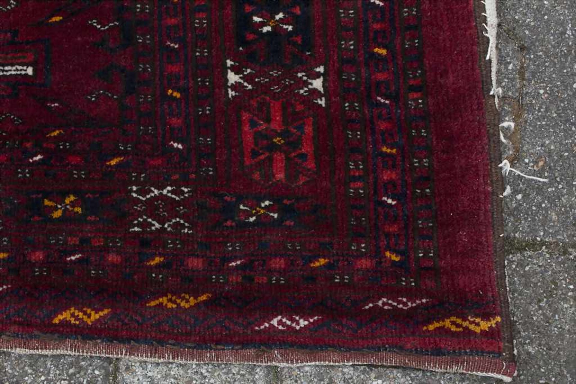 Teppich / Zelttasche 'Tekke Tschowal' / A rug 'Tekke Tschowal', TurkmenistanMaterial: Wolle, Maße: - Image 2 of 4