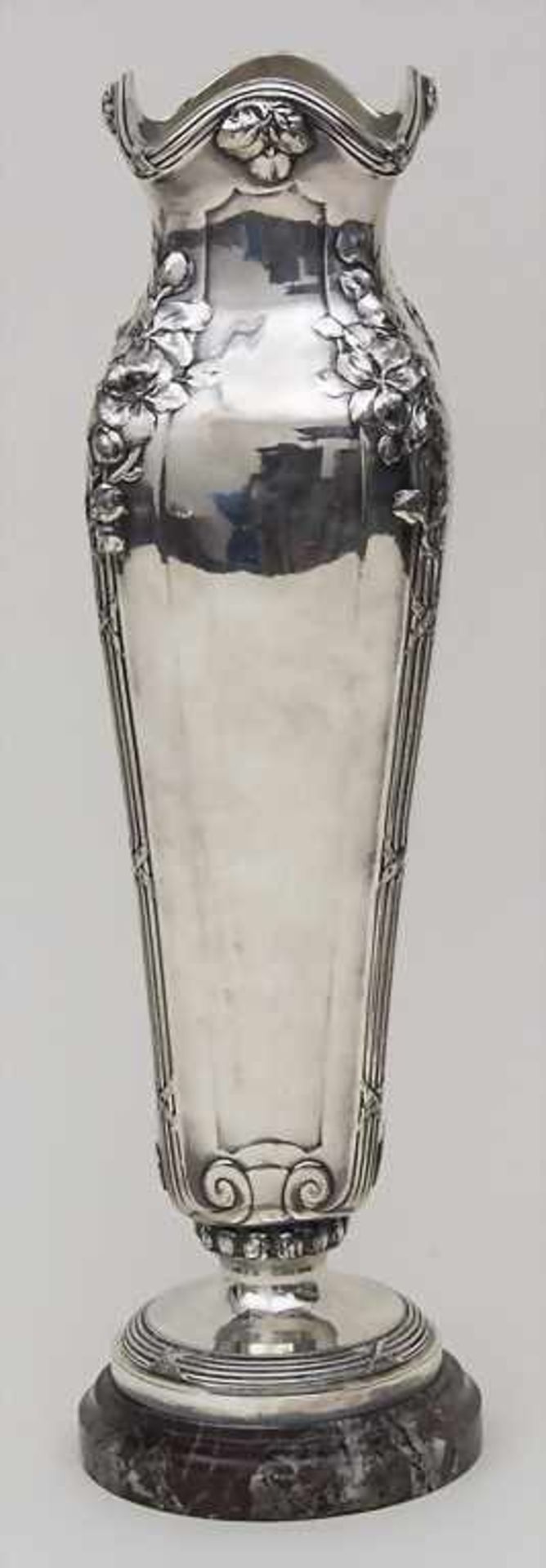 Jugendstil Vase / An Art Nouveau vase, Christofle, Gallia, um 1910Material: Gallia Metall,