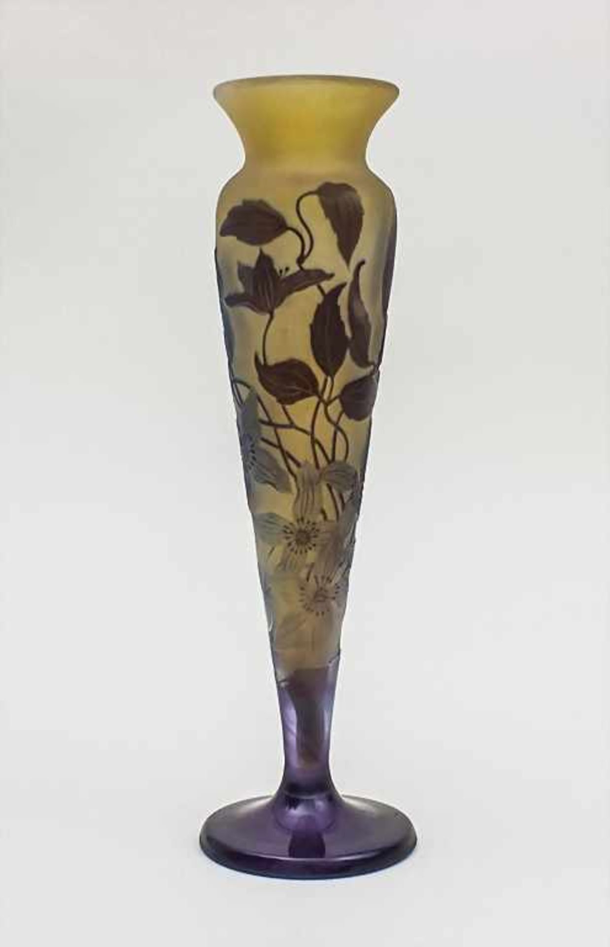 Jugendstil Vase / A Cameo Glass Vase, Emile Gallé, École de Nancy, um 1900farbloses Glas, innen gelb