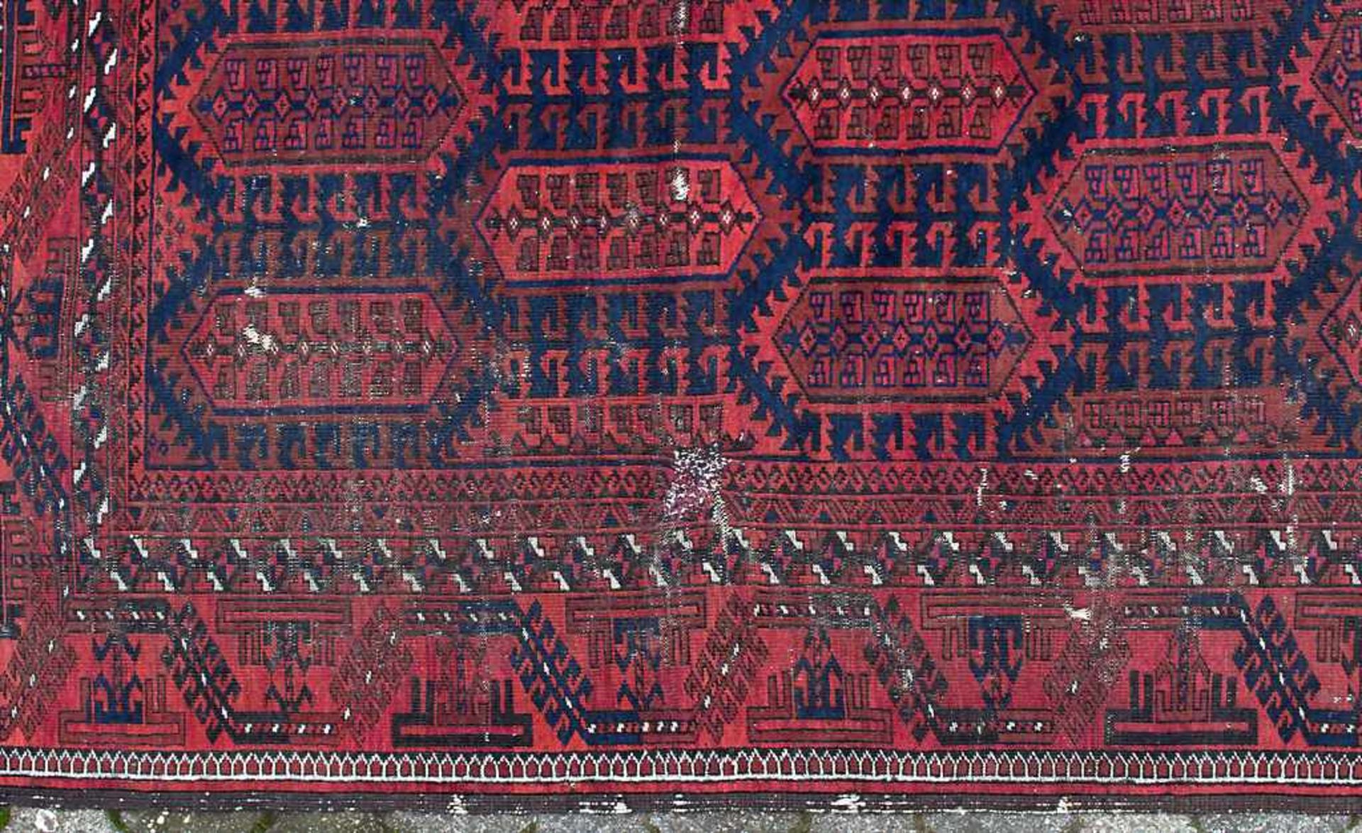 Orientteppich 'Tekke' / An oriental carpet 'Tekke', TurkestanMaterial: Wolle,Maße: 220 x 122 cm, - Image 3 of 6