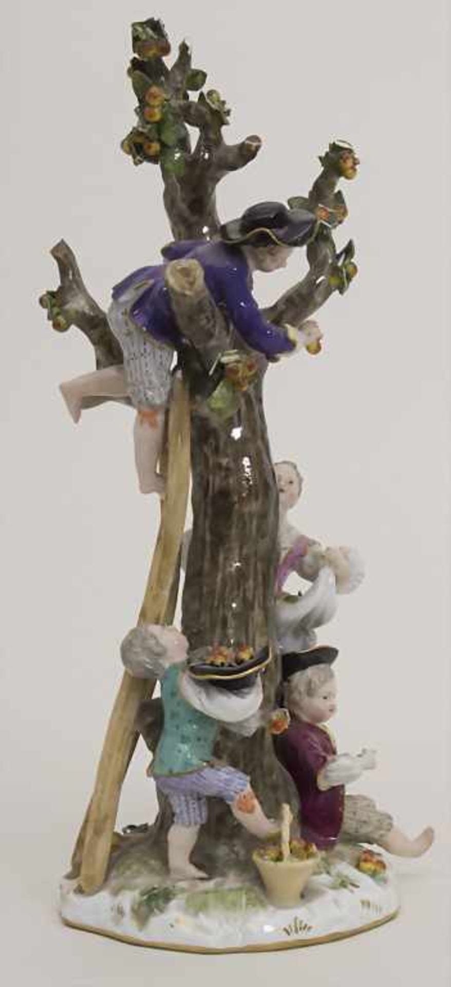 Figurengruppe 'Apfelernte' / A figural group 'apple harvest', Meissen, Mitte 19. Jh.Material: - Bild 2 aus 8