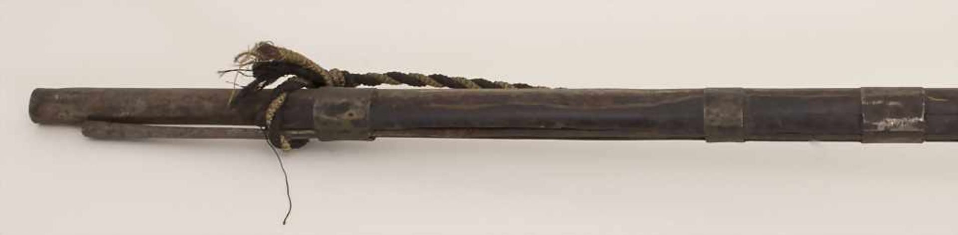 Steinschlossgewehr / A flintflock musket, Nordafrika, 19. Jh.Material: Hartholz, Eisen, - Image 4 of 7