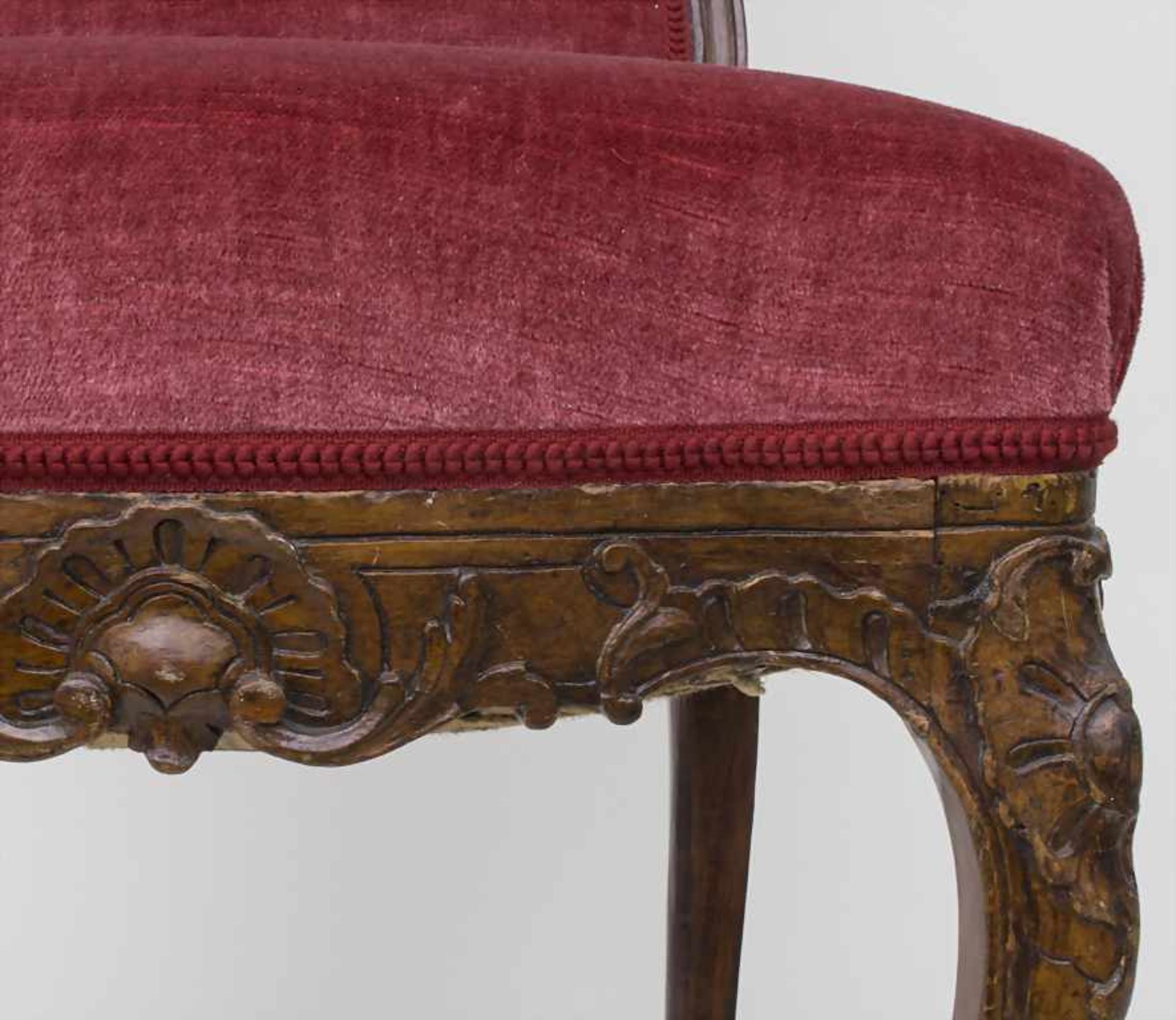 Rokoko--Stuhl mit Rocaillendekor / A Rococo chair with rocaillesMaterial: Holz, geschnitzt, dunkel - Image 4 of 5