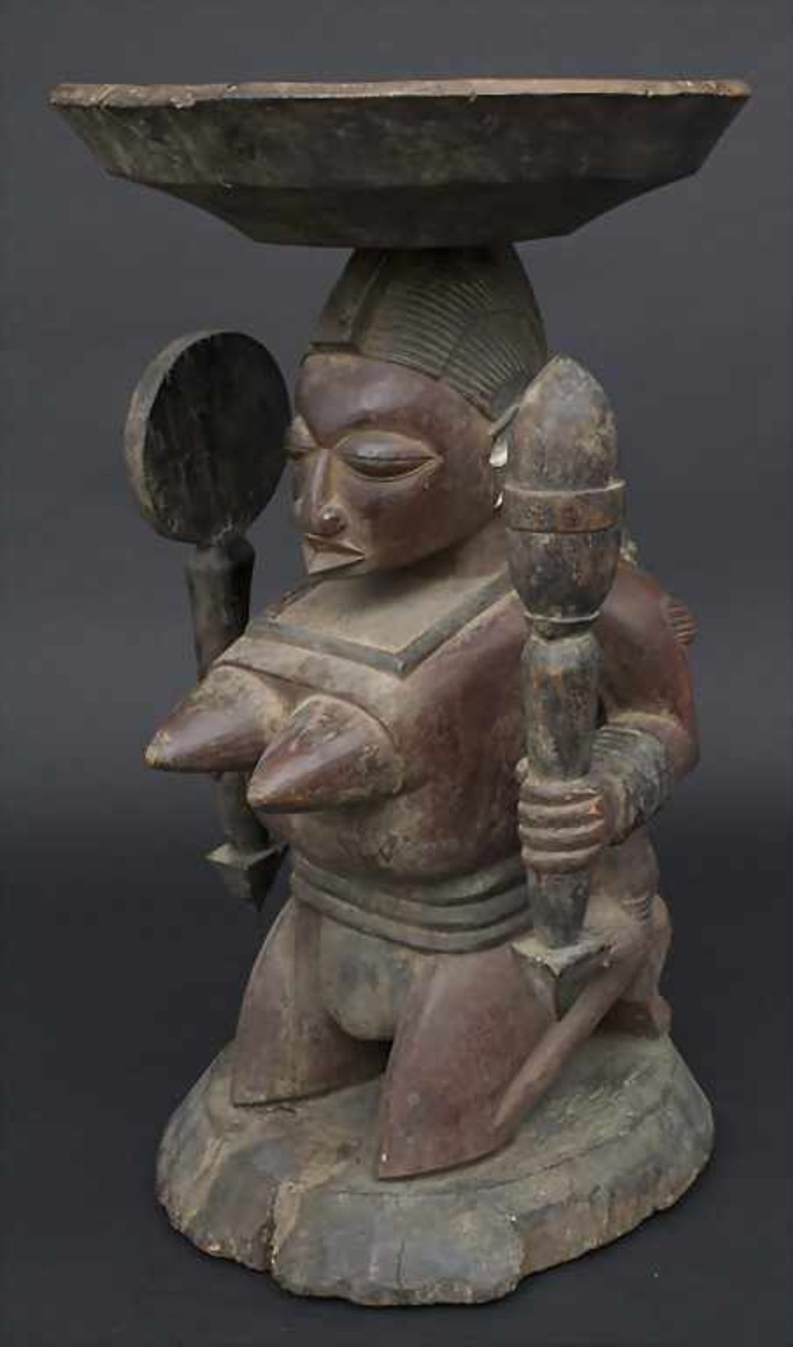 Karyatidenhocker eines Würdenträgers, Yoruba, NigeriaMaterial: Holz, rötlich braune und schwarze - Image 2 of 4