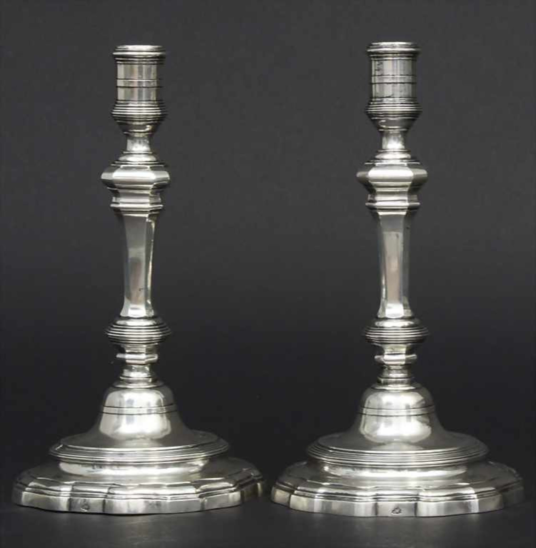 Paar Louis XV Kerzenleuchter / A pair of silver candlesticks, Guillaume Ledoux, Paris, 1737- - Bild 2 aus 7