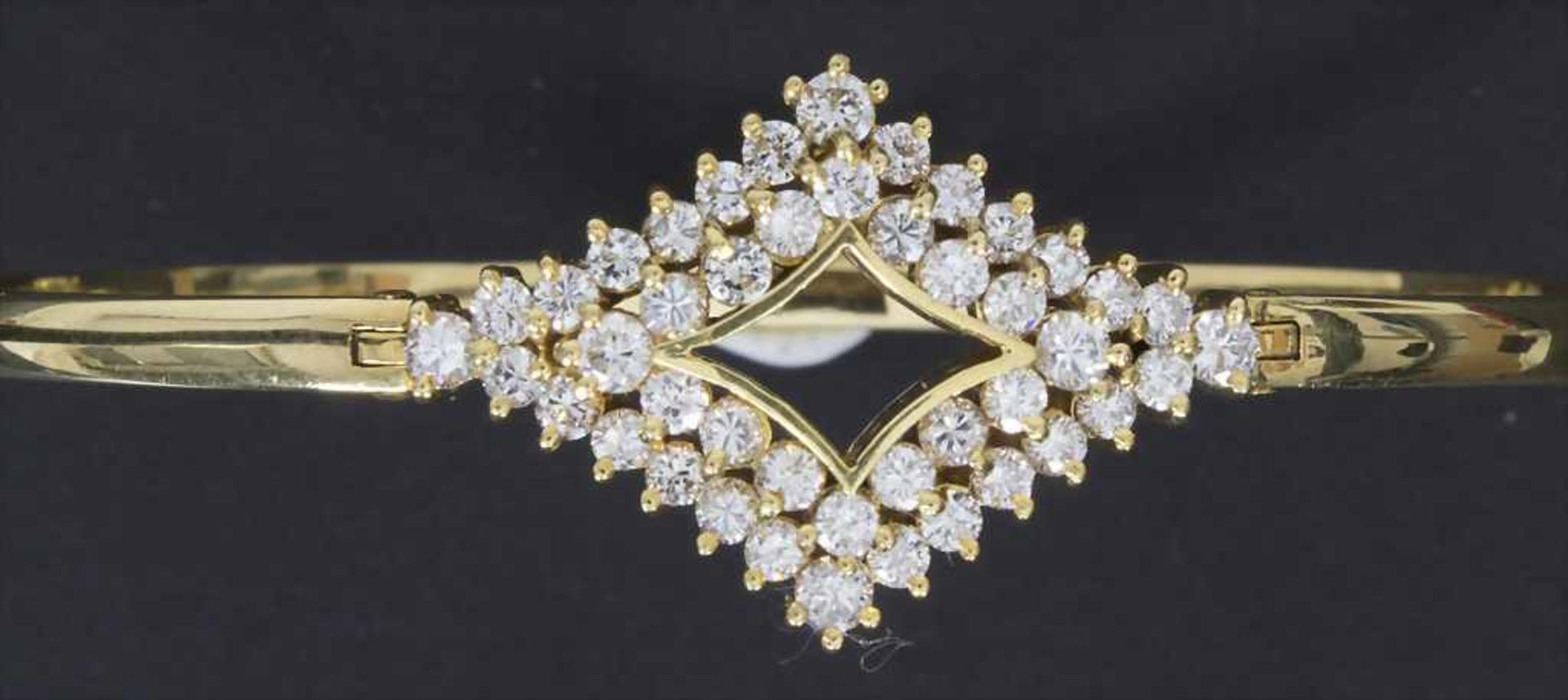 Armreif mit Brillanten, A bracelet with brilliantsMaterial: GG 750/000, Brillanten ca. 1,4 ct,