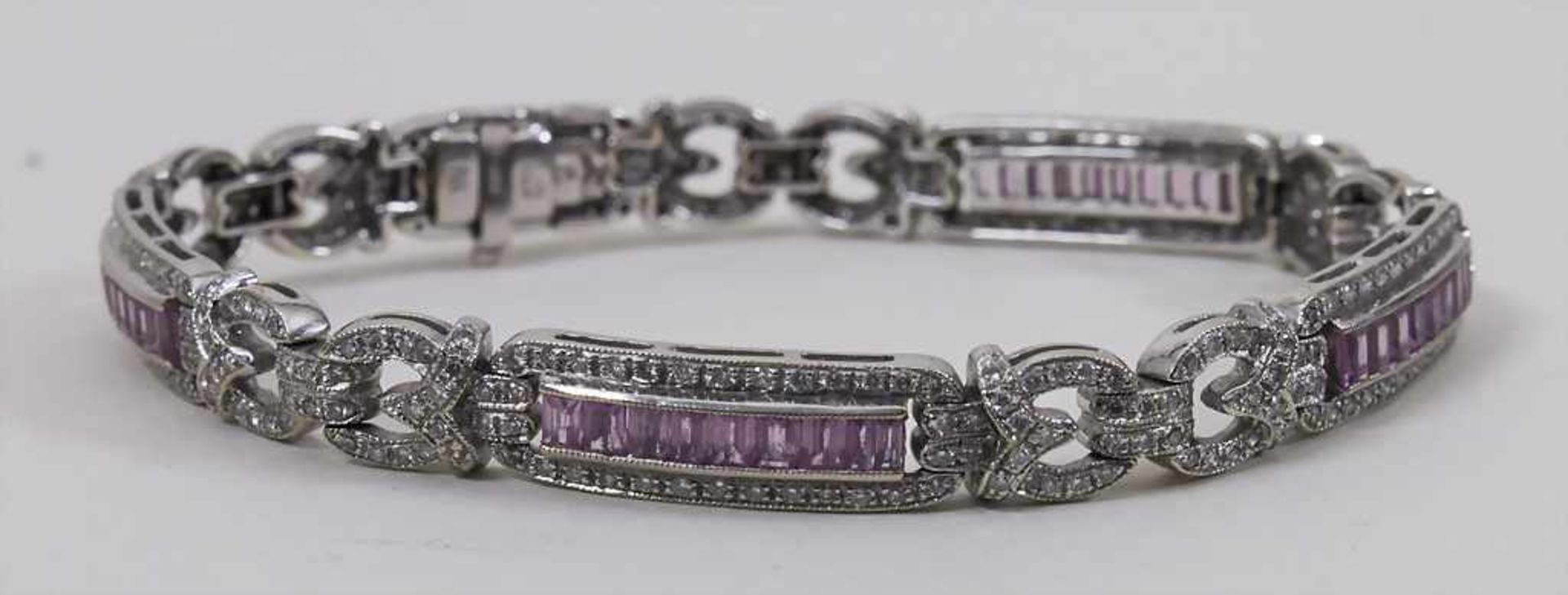 Art Déco Armband mit Saphiren / An Art Déco bracelet, England, um 1925Material: 18 Kt 750/000 WG,