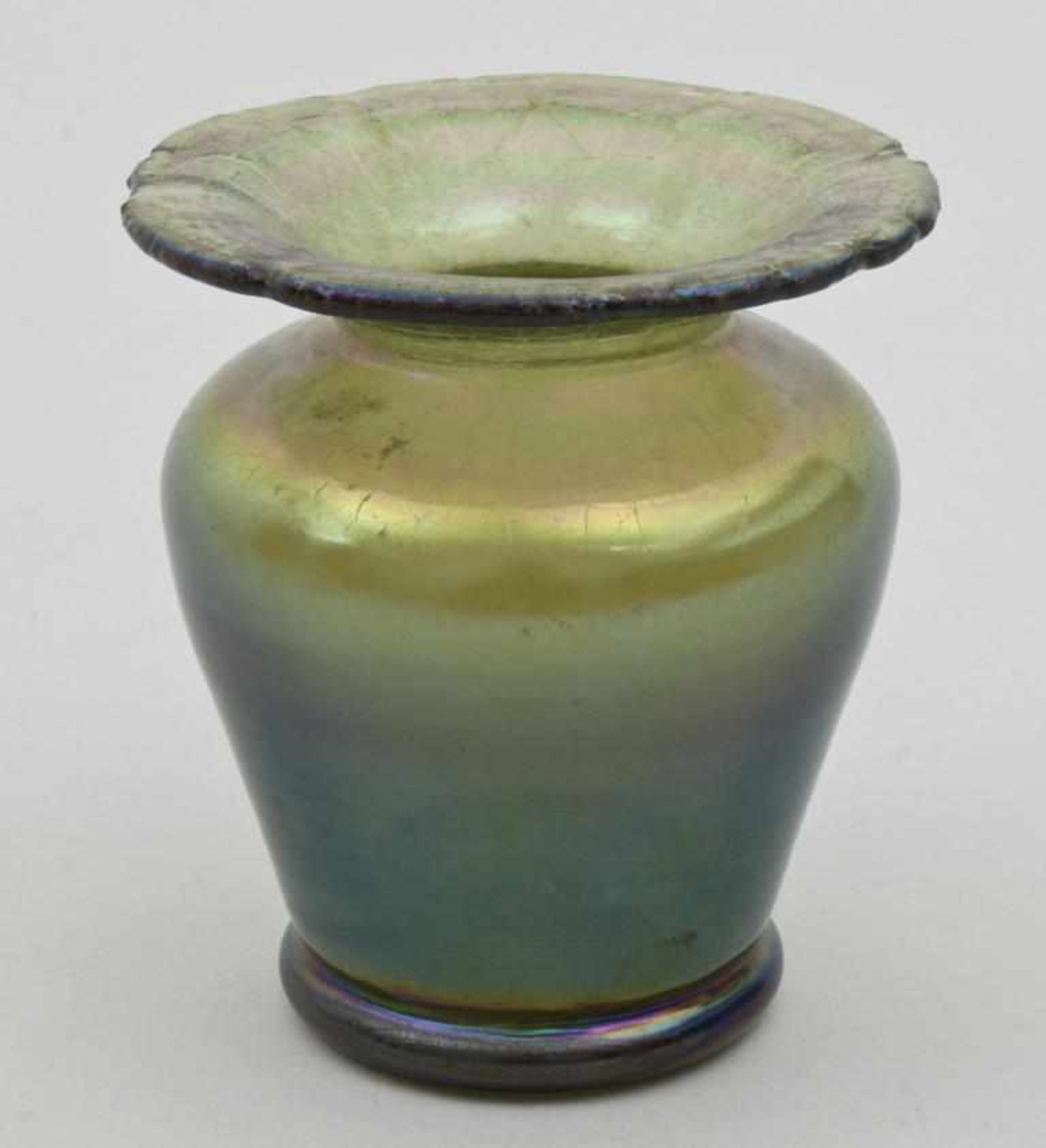 Jugendstil-Vase/Art Nouveau Vase, wohl Loetz Wwe., Klostermühle, um 1900auf rundem Stand konische