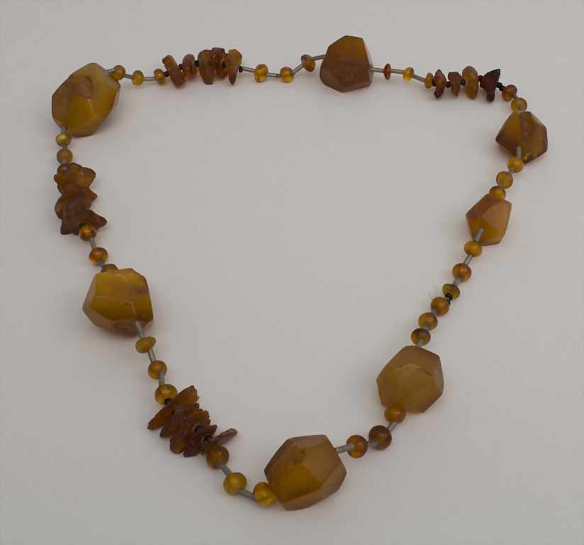 Honig-Bernsteinkette / A 'butterscotch' amber necklaceDurchmesser: von ca. 2,5 bis 4 cm verlaufend,
