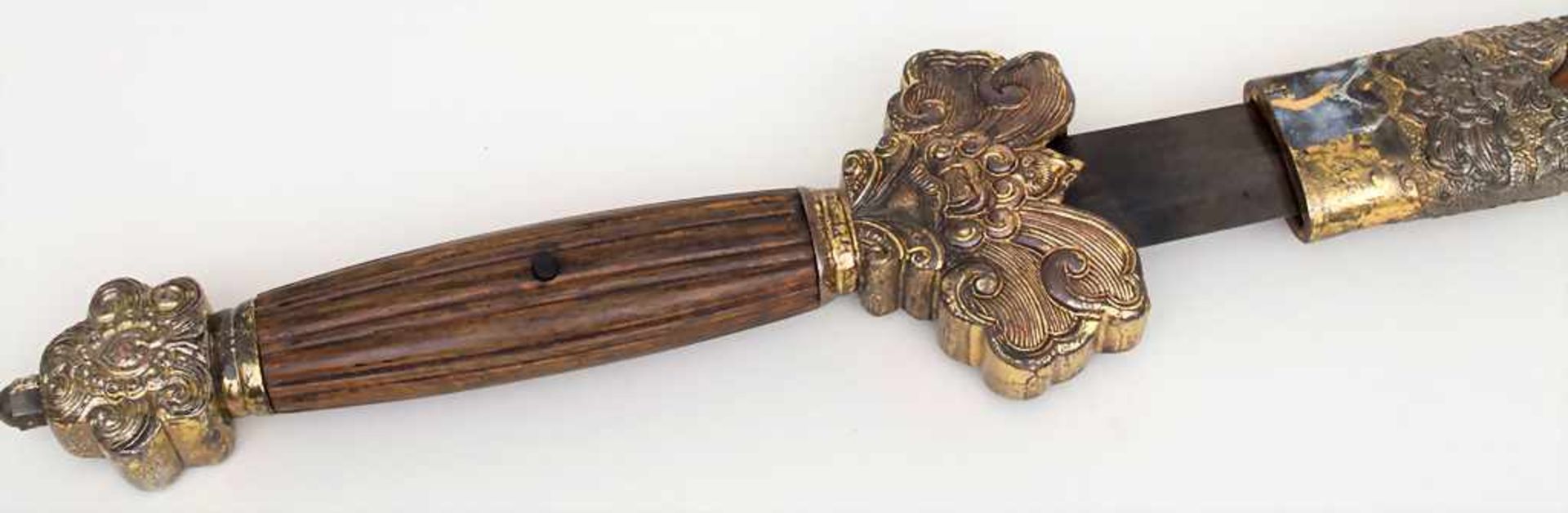 Prunkschwert / A pomp sword, China, 19. Jh.Material: Zweischneidige Damastklinge, Griff und - Bild 4 aus 5