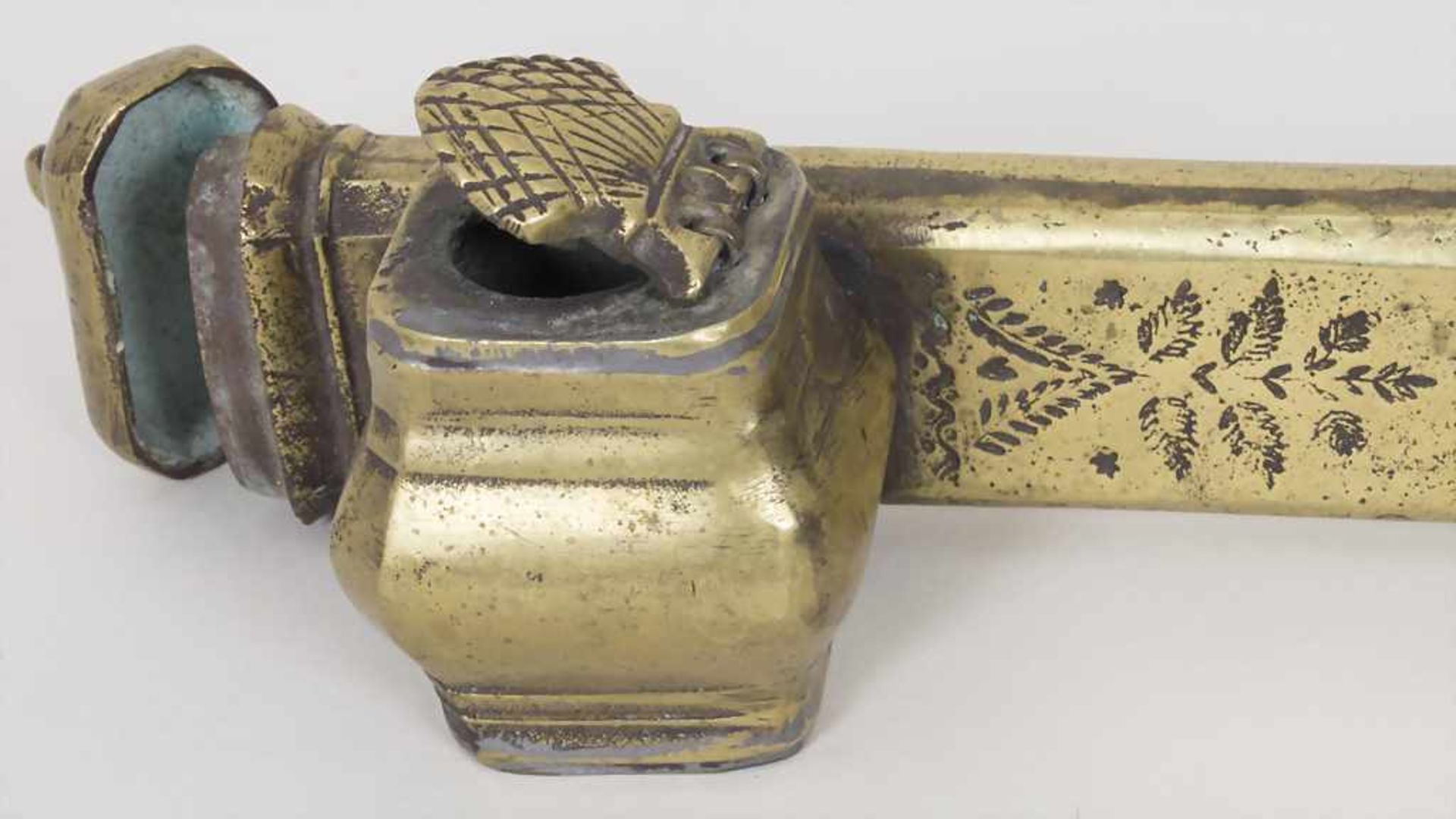 Orientalisches Schreibset / An oriental writing setMaterial: Bronze, Deckor: Tintenfass mit - Image 2 of 2