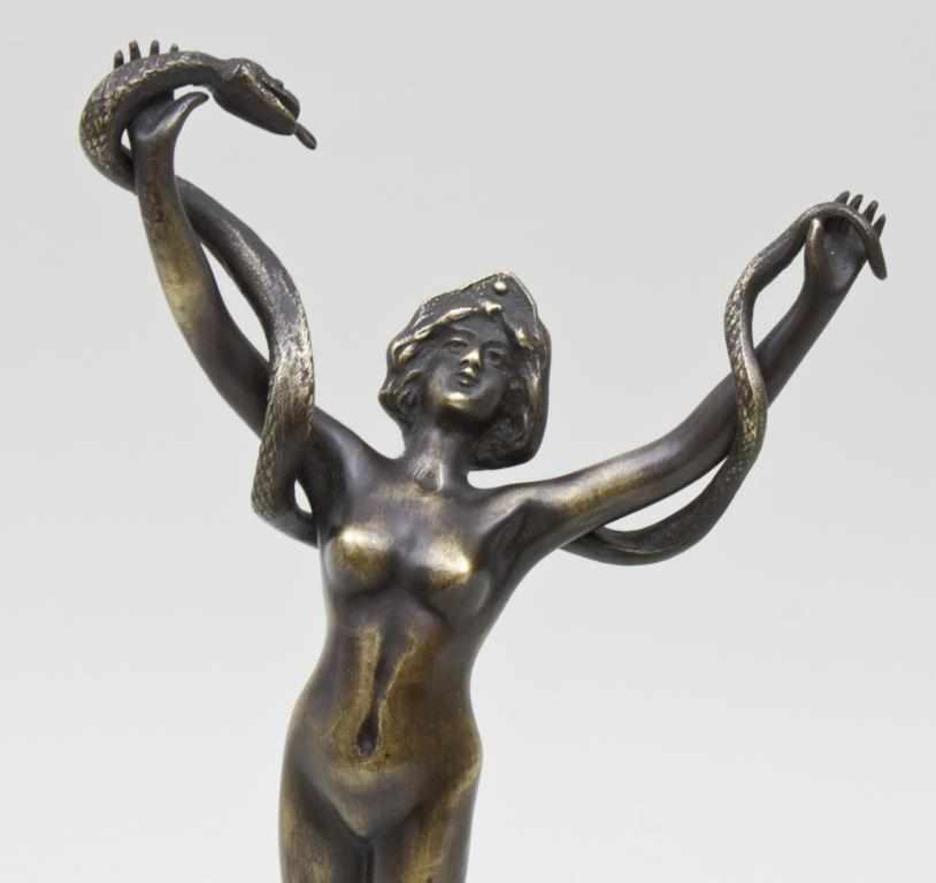 Schlangenbeschwörerin/Bronze Sculpture Of A Nude Female Snake Charmer, Paris, um 1920Bronze/ - Bild 2 aus 3