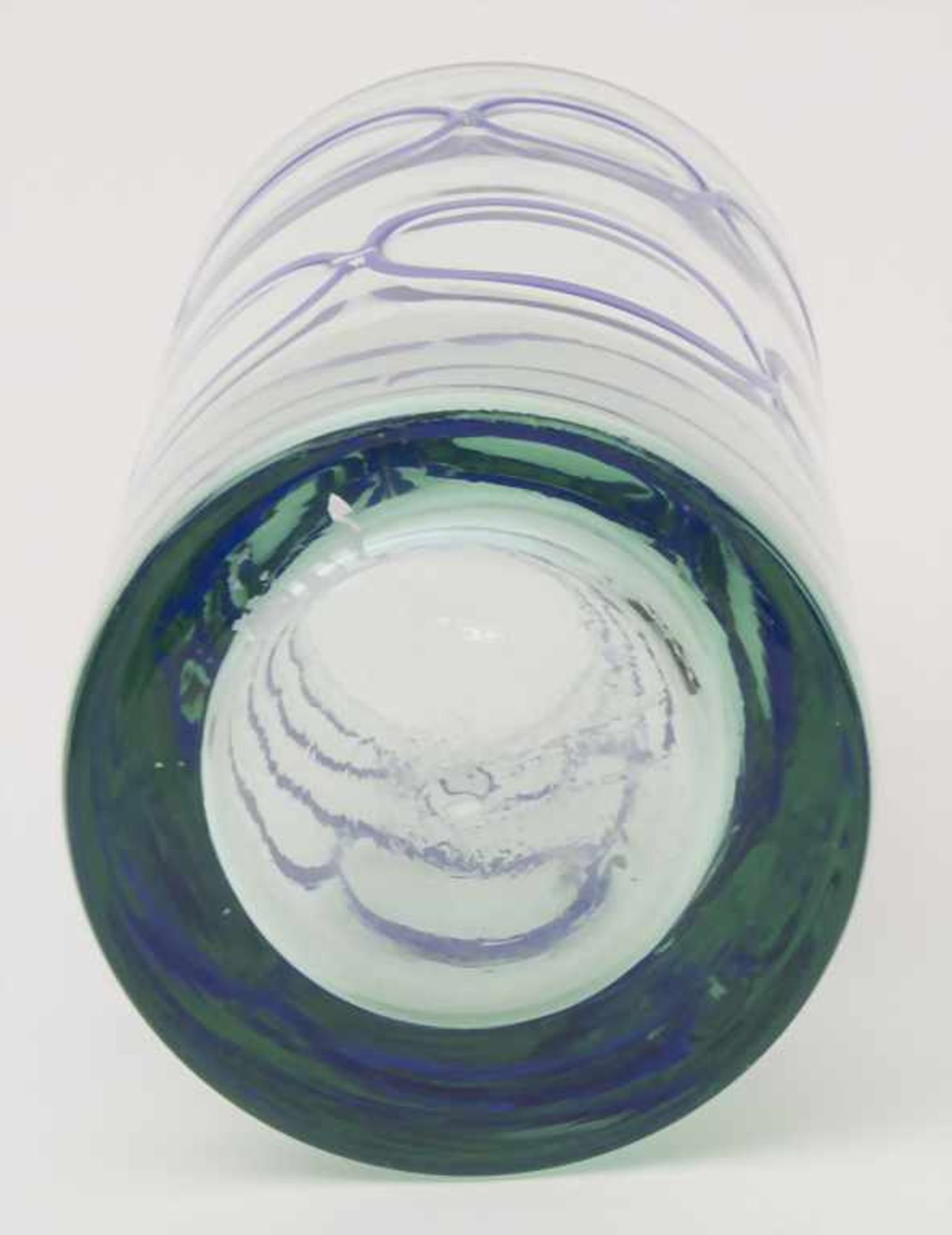 Vase / A vase, wohl Barovier und Toso, Murano, 60/70 er JahreMaterial: grünliches Glas, mit zwei - Bild 4 aus 4