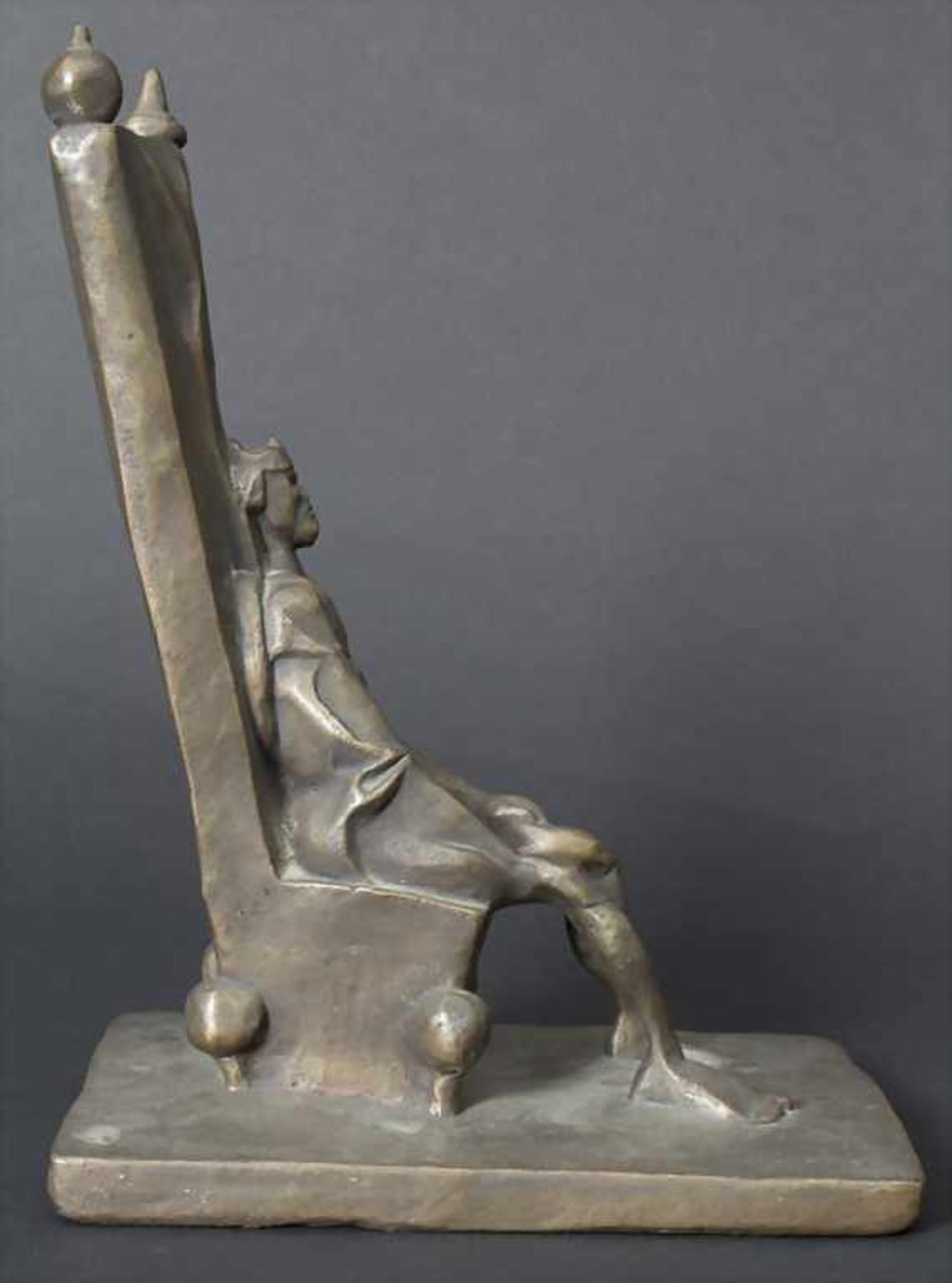 Lindig, Rudi, Skulptur 'Der kranke König'Material: Bronze, braungrau patiniertMarke/Signatur: li. am - Image 3 of 6
