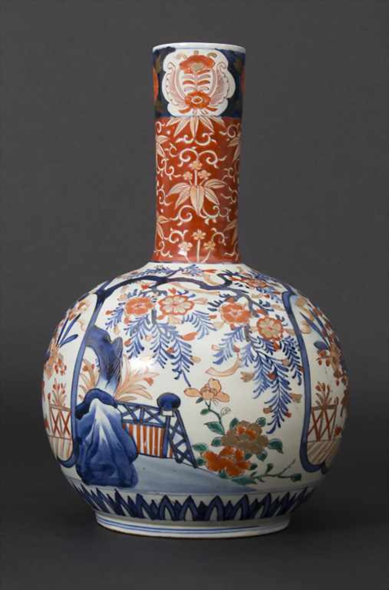 Imari-Vase / An Imari vase, Japan, um 1900Material: Porzellan, polychrom staffiert, partiell - Image 2 of 7