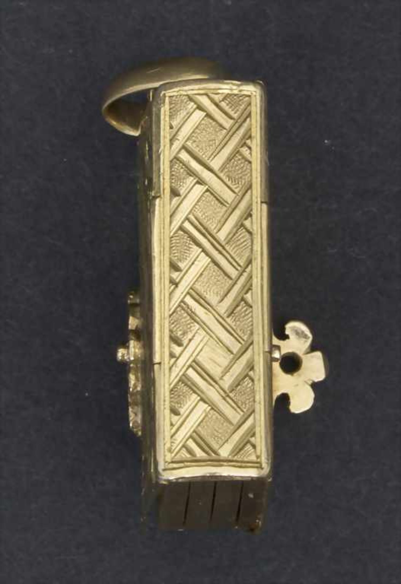 Anhänger in Buchform / A book as gold pendant, Frankreich, 19. Jh.Punzierung: 18 Kt. Gold 750/000, - Image 3 of 7
