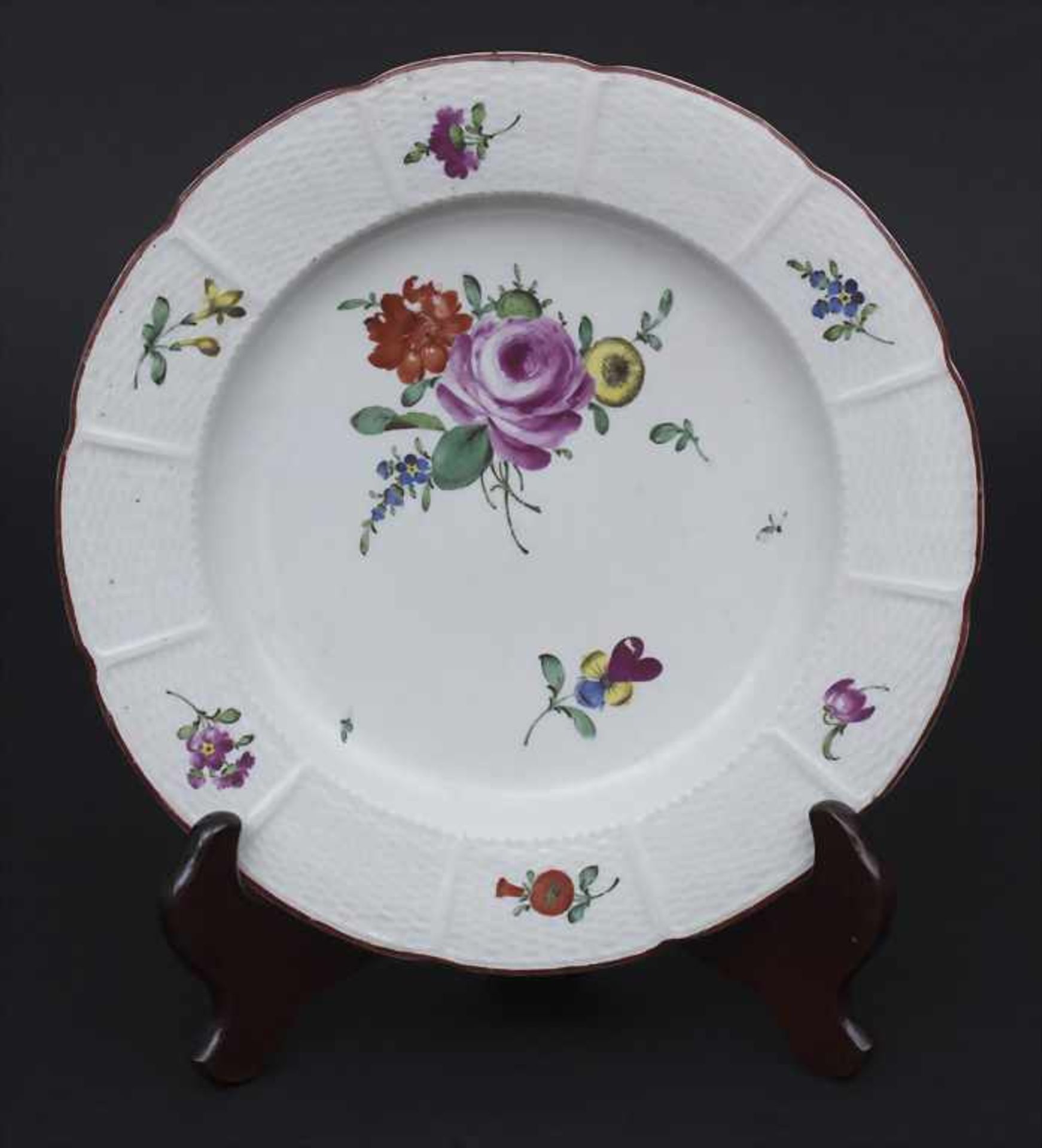 Teller mit Blumenmalerei / A plate with flowers, Ludwigsburg, um 1770Material: Porzellan,