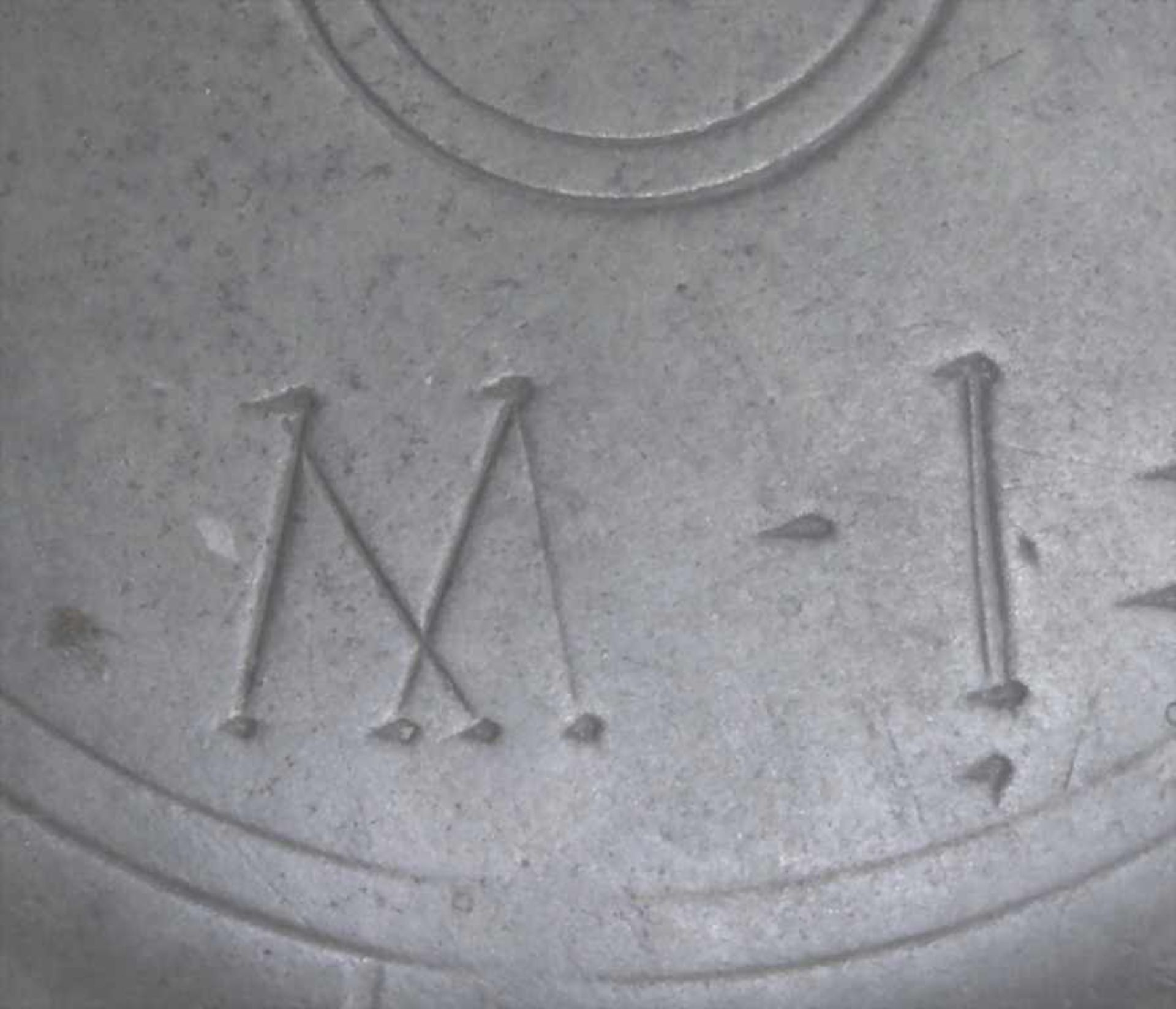 Deckelkrug / A covered jug, 19. Jh.Material: Keramik, Salzglasur mit Blaumalerei, Zinndeckel, Marke: - Bild 7 aus 7