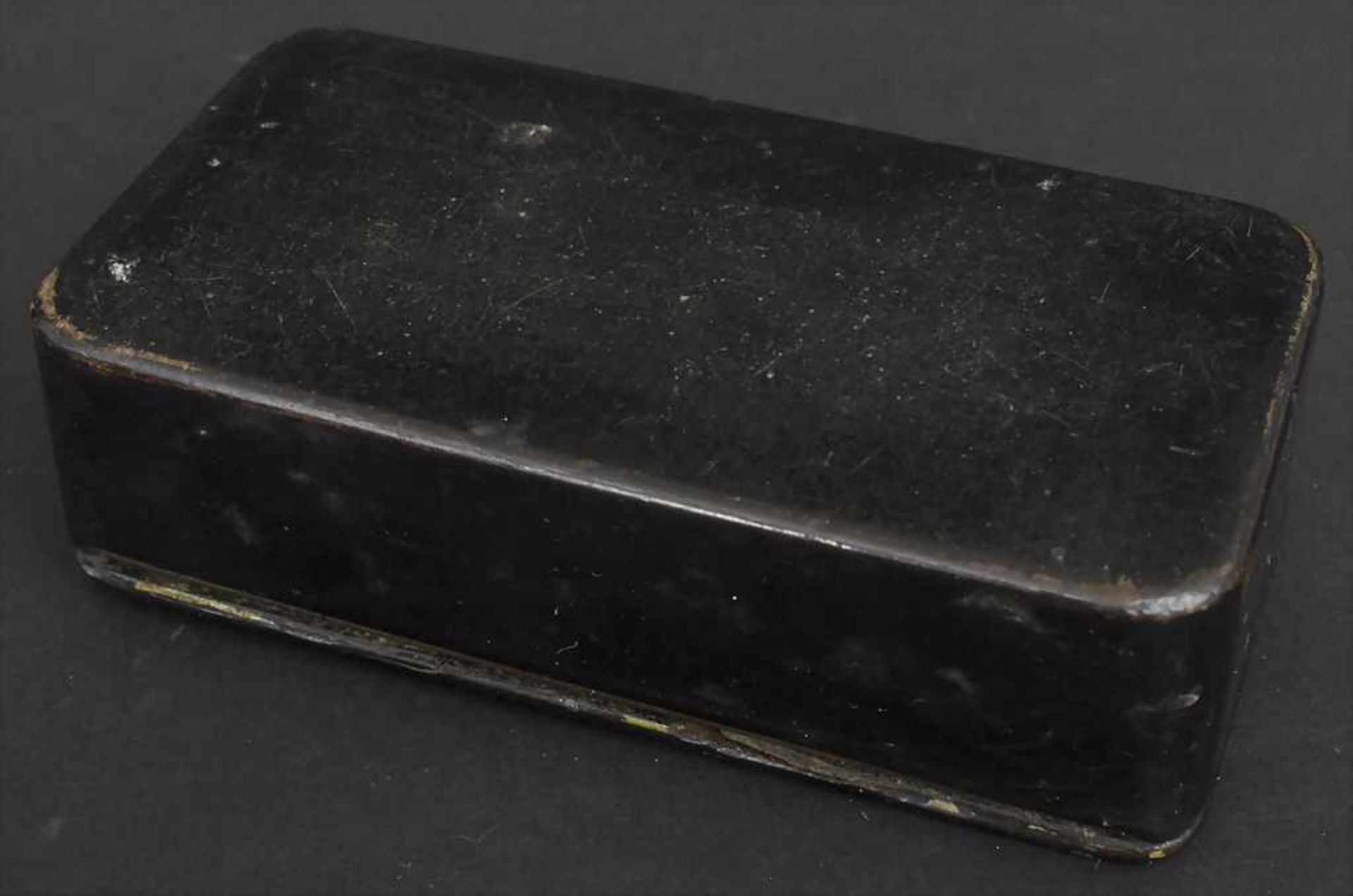 Schnupftabakdose / Tabatiere/ A snuff box, England, 19. Jh.Material: schwarz lackierte - Bild 5 aus 5