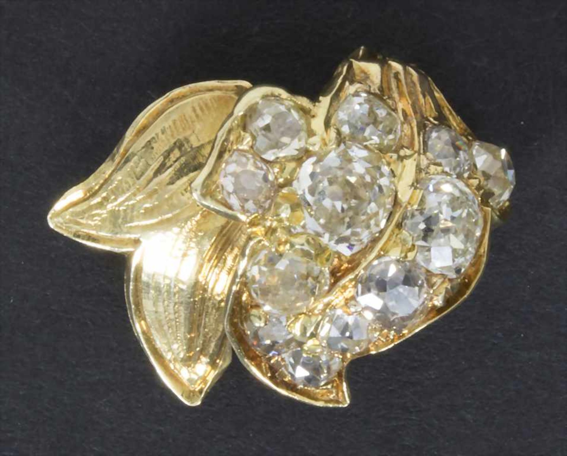 Brosche mit Altschliffdiamanten / A Brooch with DiamondsMaterial: GG 750/000, Diamanten zus. ca. 1,3