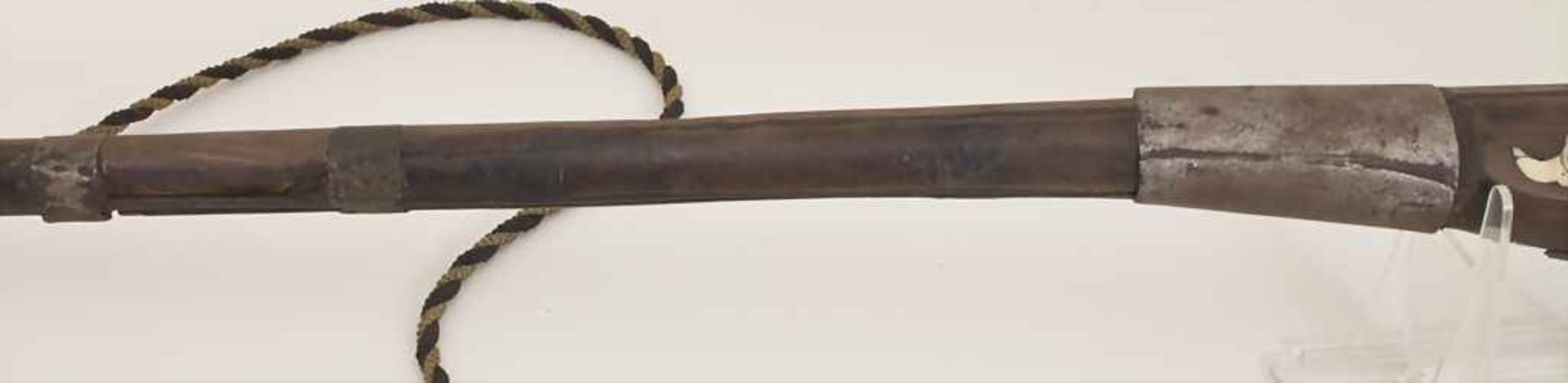 Steinschlossgewehr / A flintflock musket, Nordafrika, 19. Jh.Material: Hartholz, Eisen, - Image 3 of 7