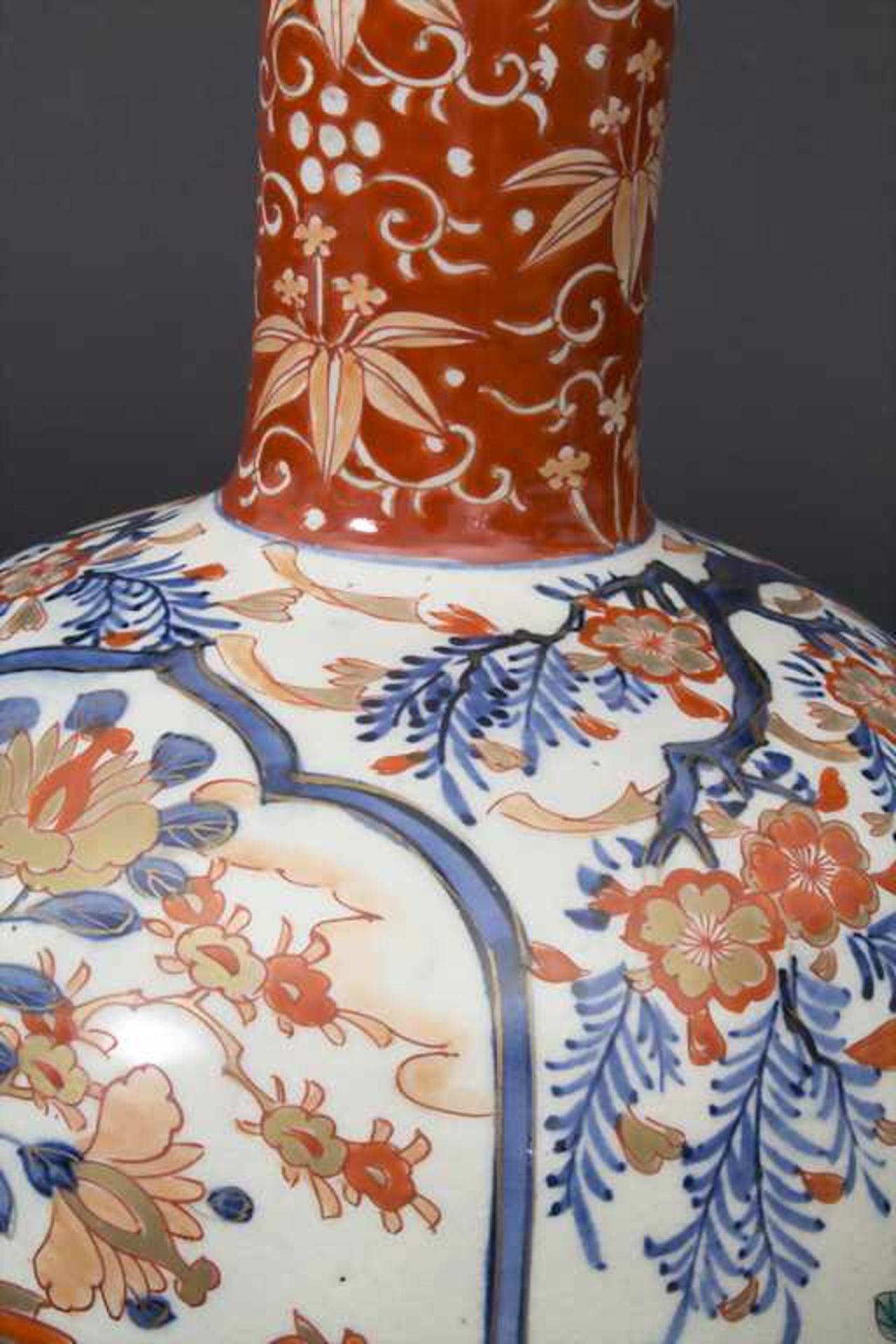 Imari-Vase / An Imari vase, Japan, um 1900Material: Porzellan, polychrom staffiert, partiell - Image 7 of 7