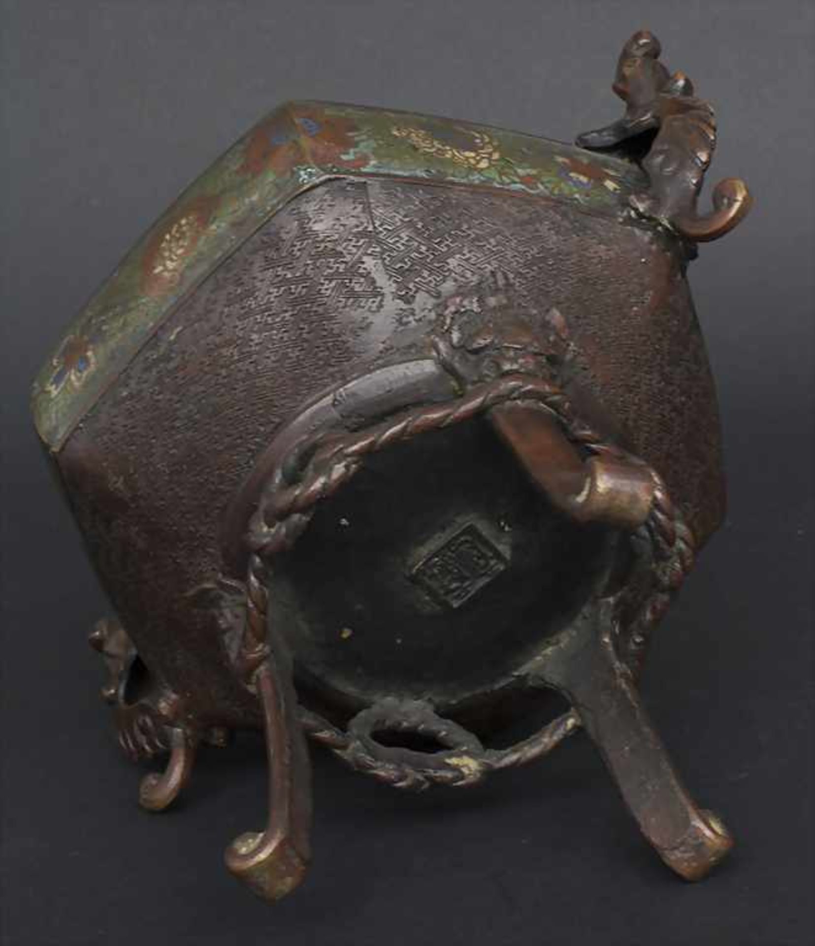 Cloisonné Weihrauchbrenner mit Shishi / A Cloisonné incense burner with Shishi, China, 19. Jh. - Image 7 of 8