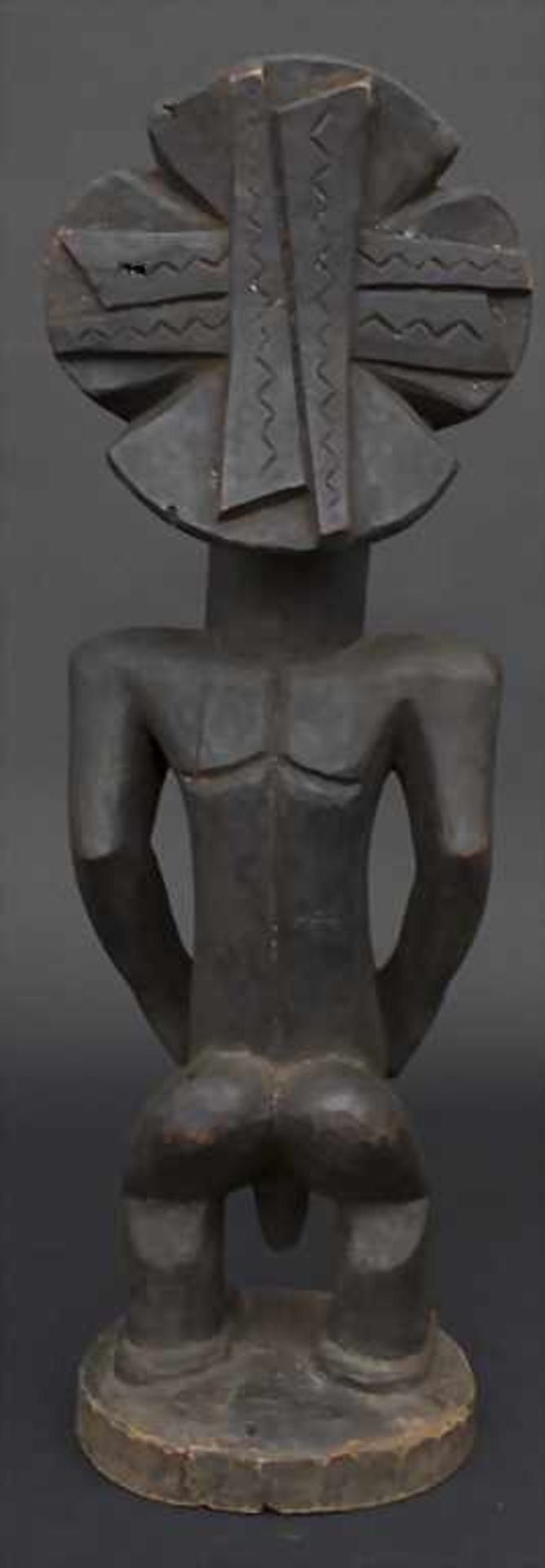 Ahnenfigur / An ancestor figur, Hemba, KongoMaterial: Holz, dunkle Krustenpatina,Höhe: 52,5 cm, - Image 3 of 4